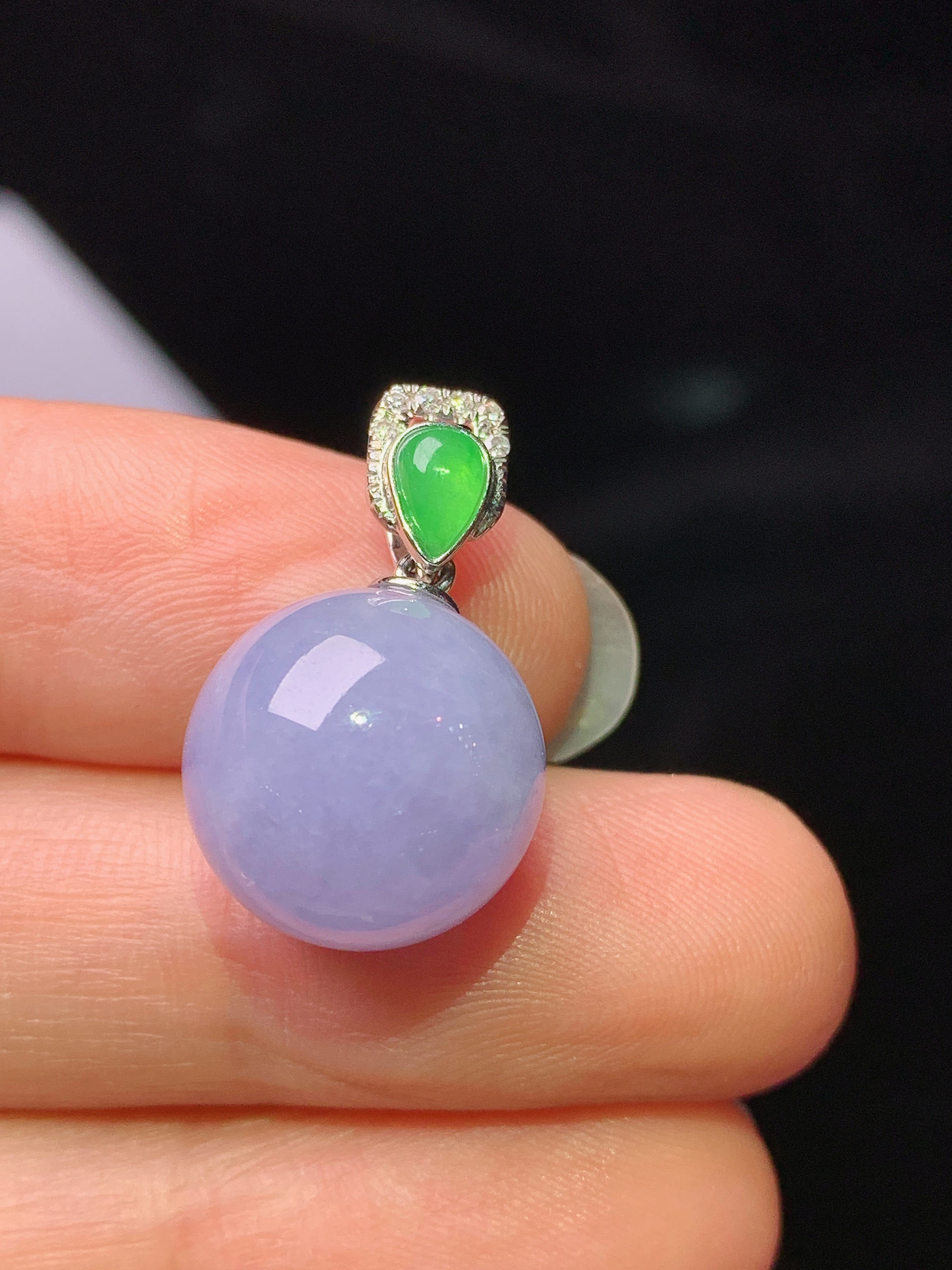 18k金钻镶嵌紫罗兰圆珠吊坠 玉质细腻 色泽艳丽清新 水润亮眼 整体尺寸22*13.3*j2