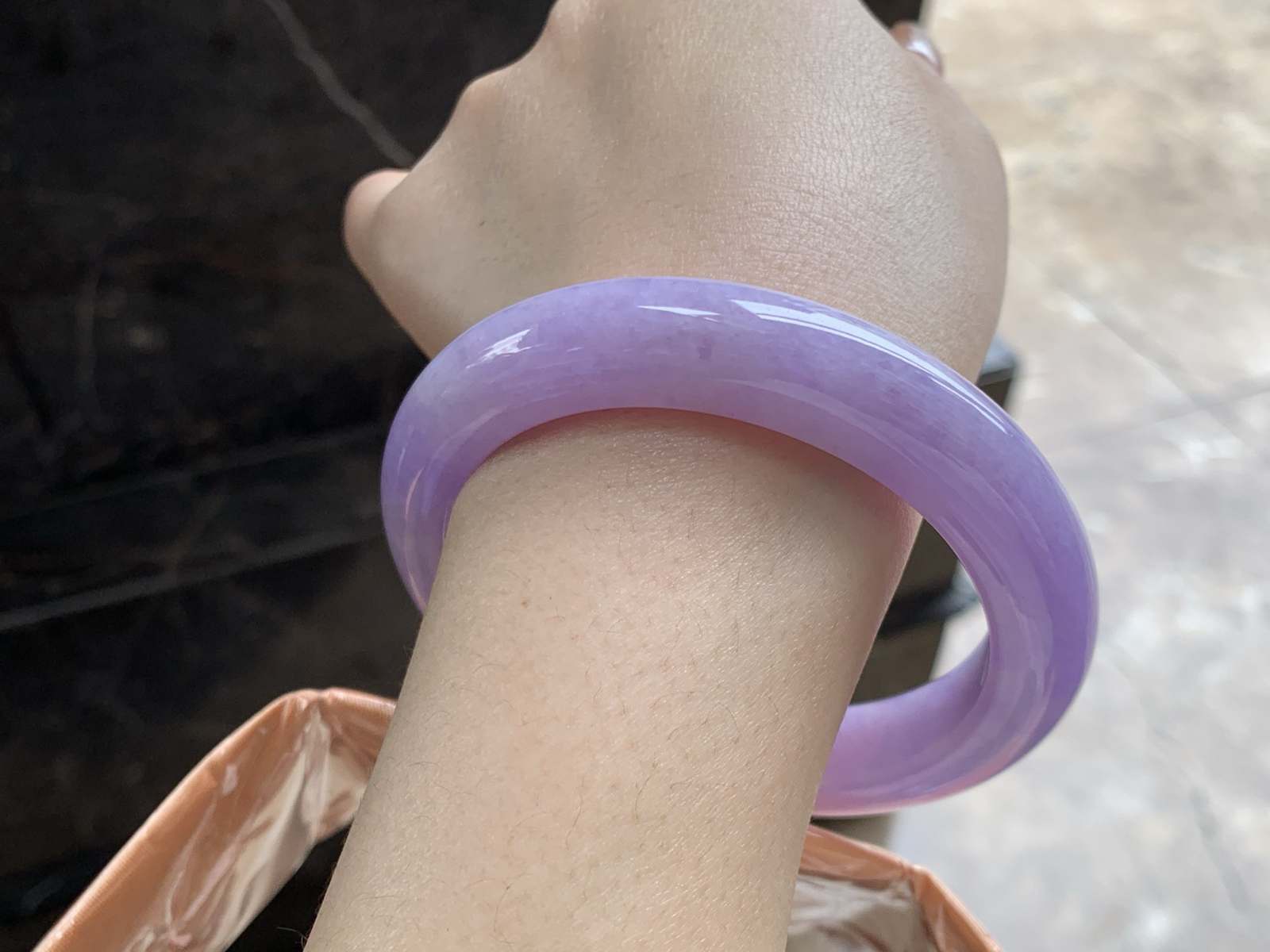 61-12.4-12.5

紫罗兰大圈口手镯^_^底子细腻 颜色浓郁漂亮