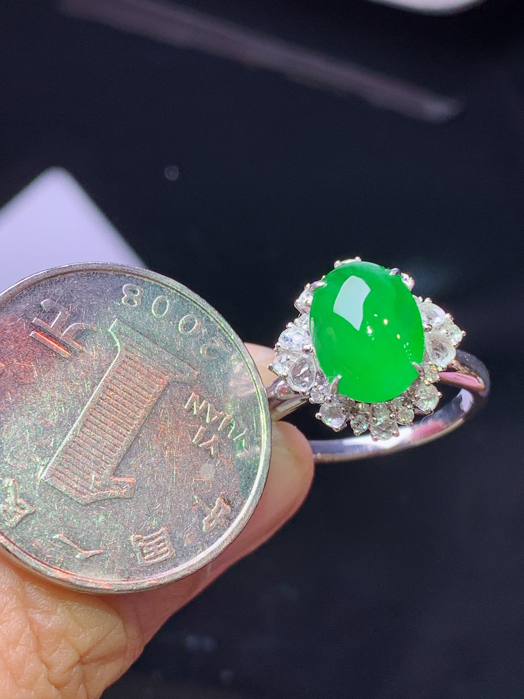 18k金钻镶嵌满绿蛋面 玉质细腻 色泽艳丽清新 水润亮眼 圈14 整体尺寸14.8*15*10.3j3