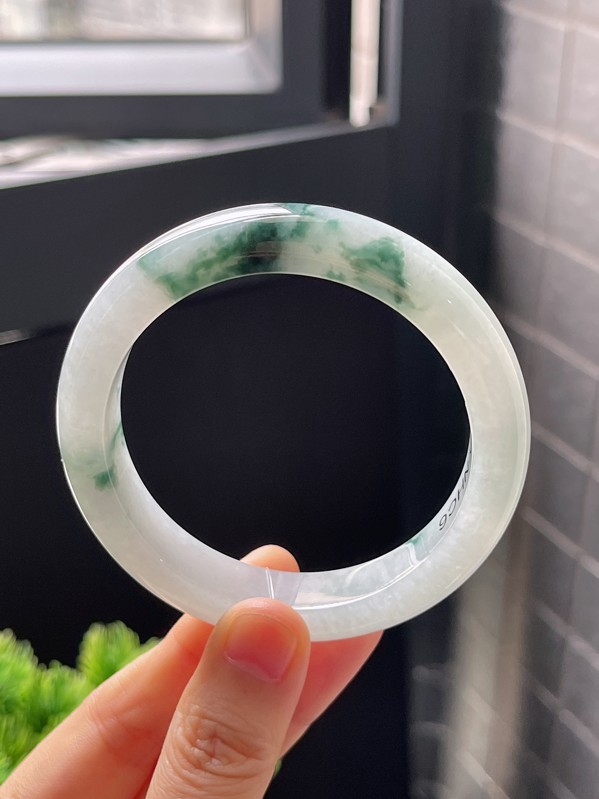 正圈56圈口，翡翠冰糯种飘绿手镯