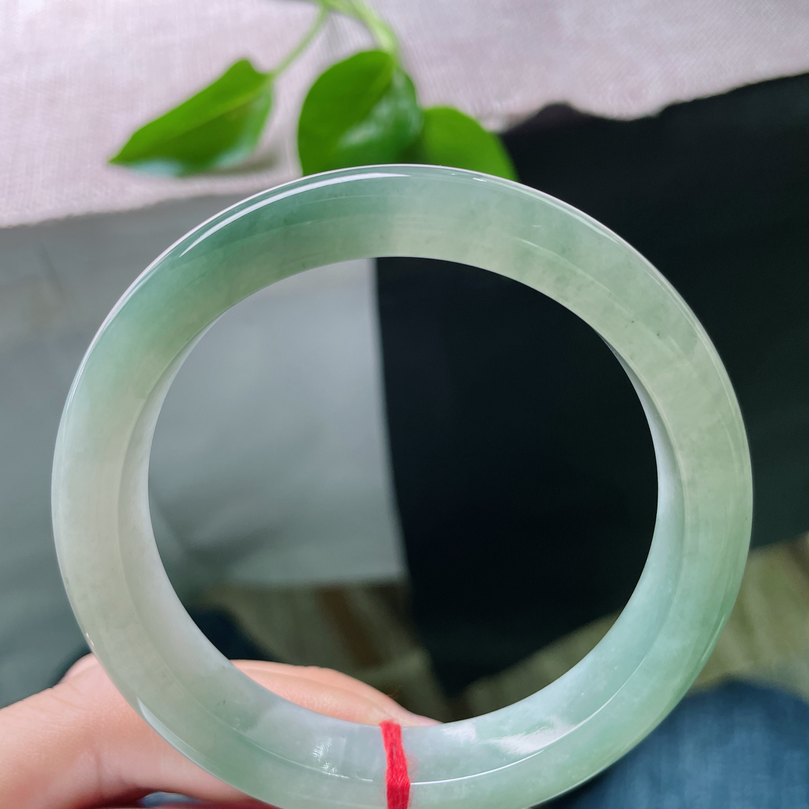 60/12/8.6，湖水蓝正圈，油润有光泽，大圈口，种老，沉鱼落雁，棉线。