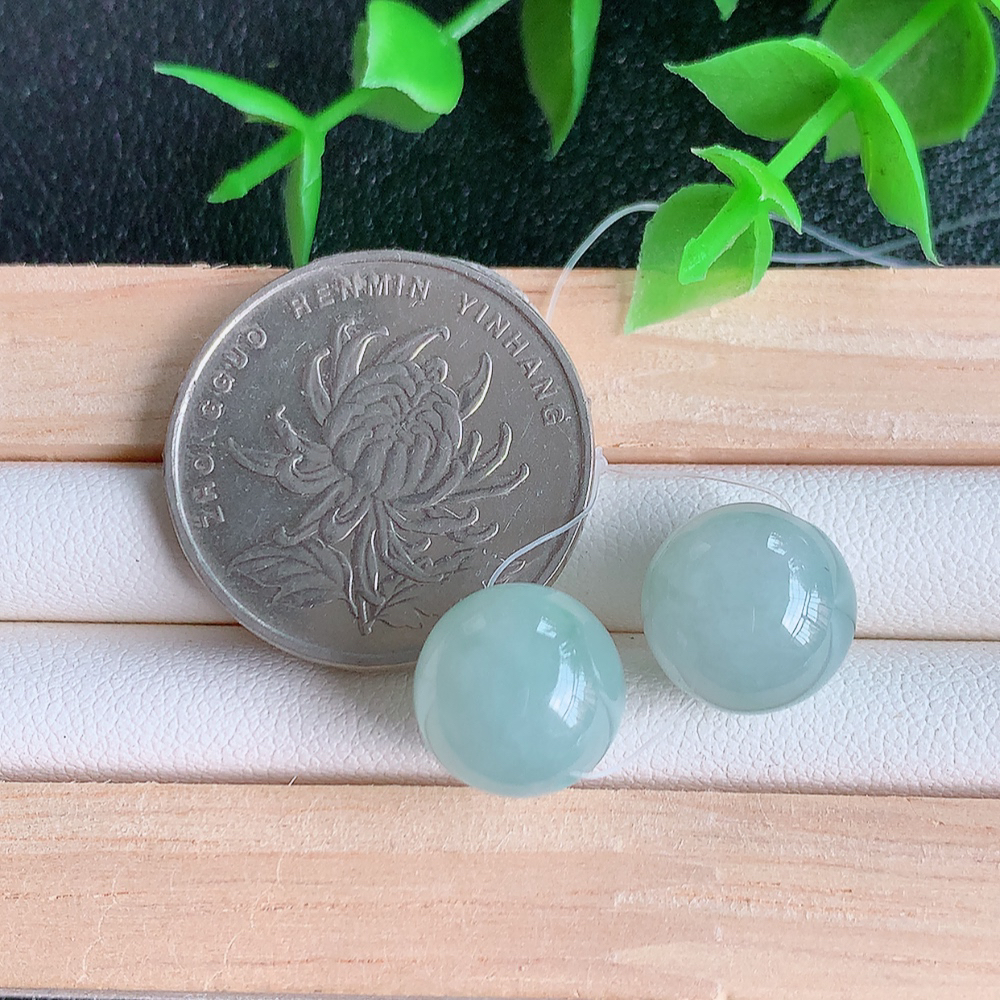 冰润转运珠翡翠吊坠，寓意“时来运转，财源滚滚” 寓意佳，紫气东来，颜色清爽，无纹裂，佩戴效果优雅迷人！性价比超值！W49.31  取一尺寸：11.6mm