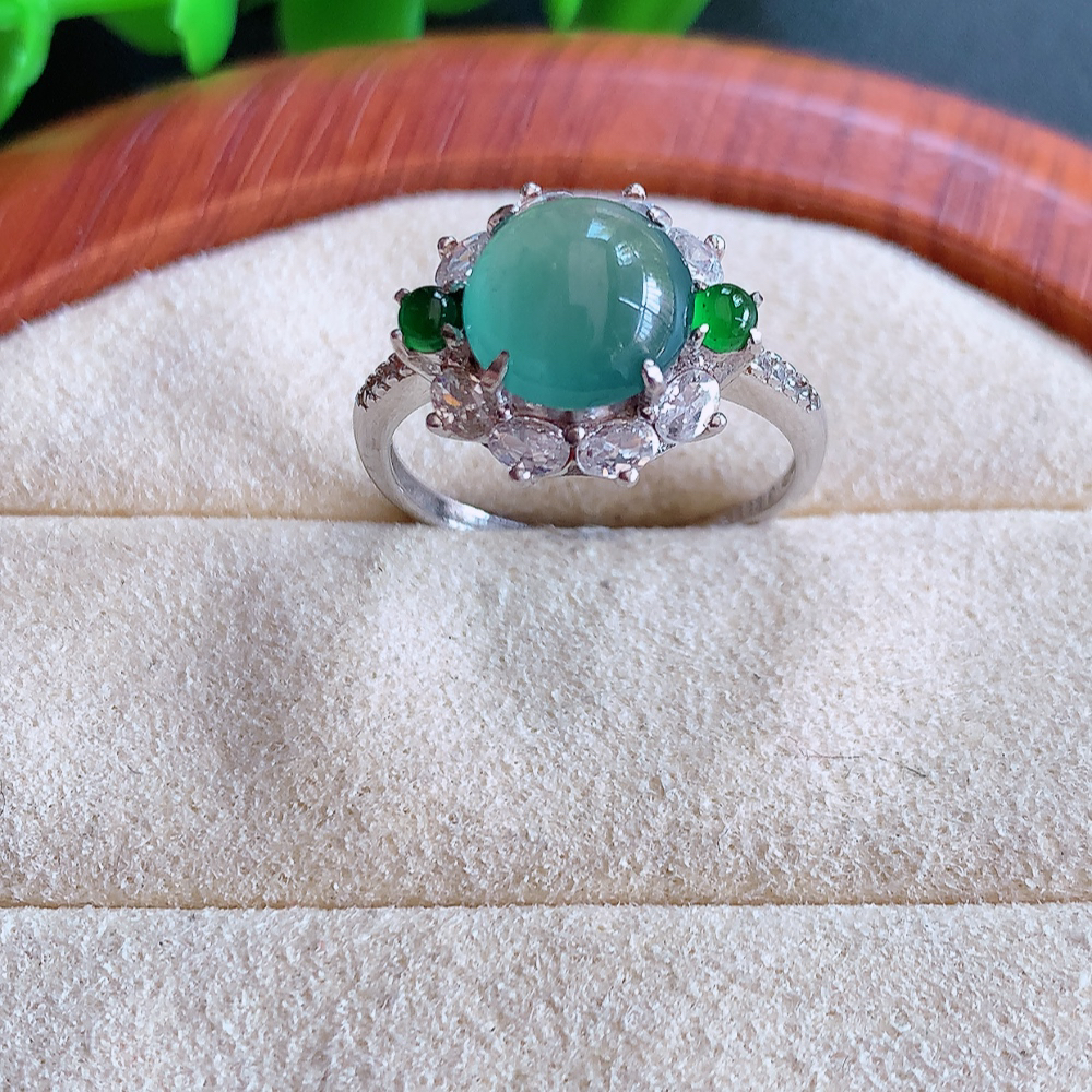 冰晴水精美环形翡翠戒指  玉质细腻  冰清玉润  飘花灵动  颜色漂亮  W502.31  内径尺寸