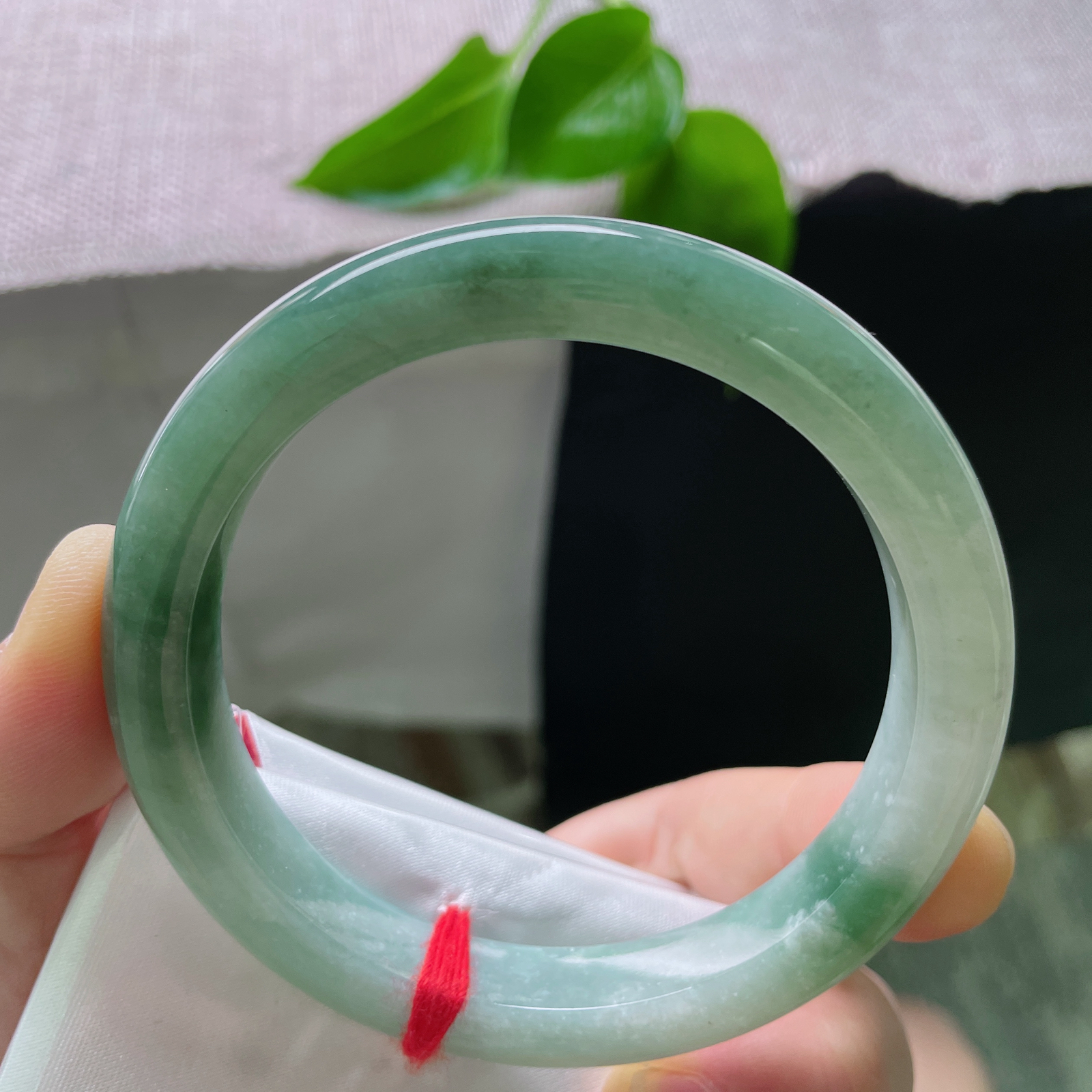 59.6/10.1/9油青正圈，窄条，水润细腻，沉稳贵气。