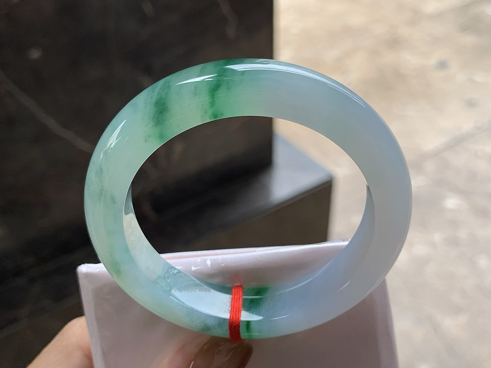 53-12-9.3

带色手镯^_^ 细腻清爽的底子～ 颜色鲜艳