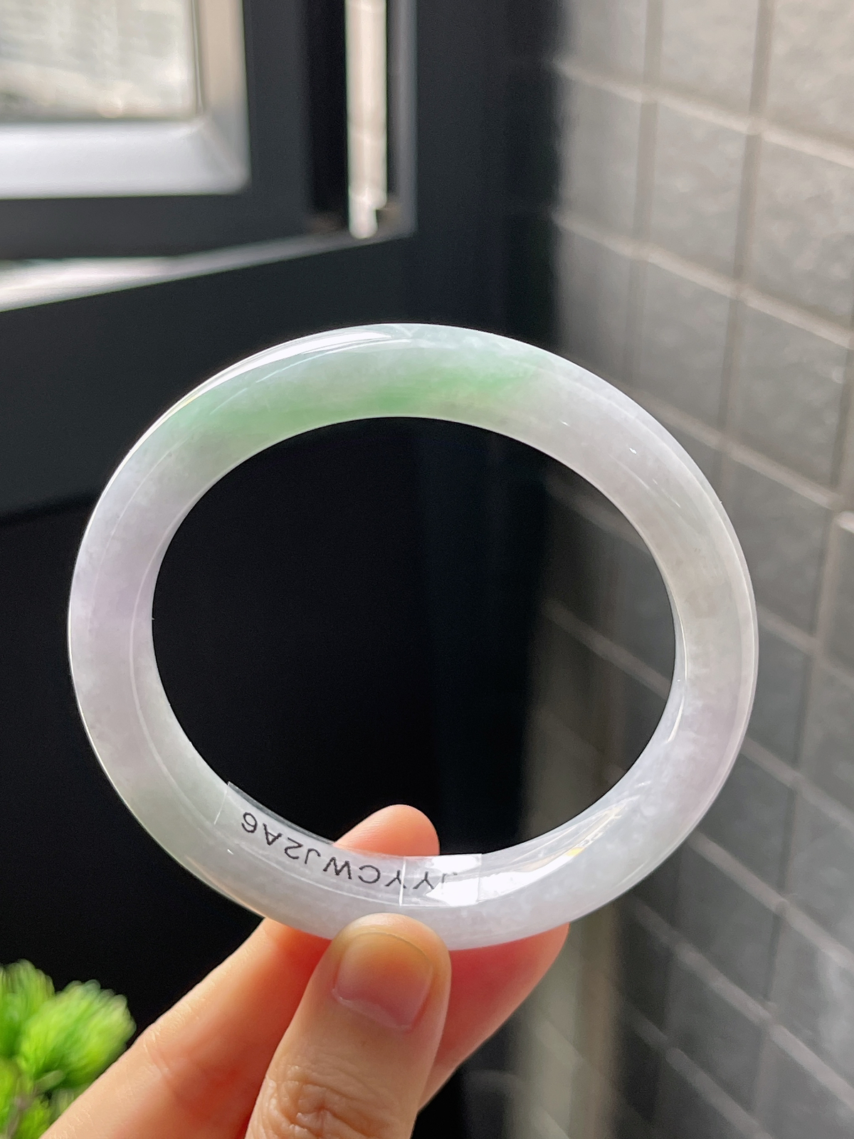 正圈59圈口，翡翠糯化种飘绿手镯