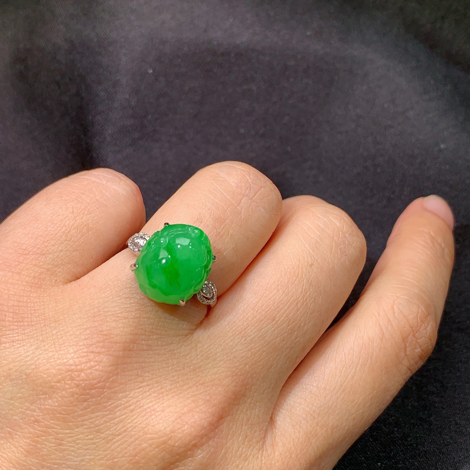 阳绿貔貅戒指，18k金镶嵌，简约时尚，冰润色阳，种水足，Ax 圈口14 尺寸13.1*11.6*9