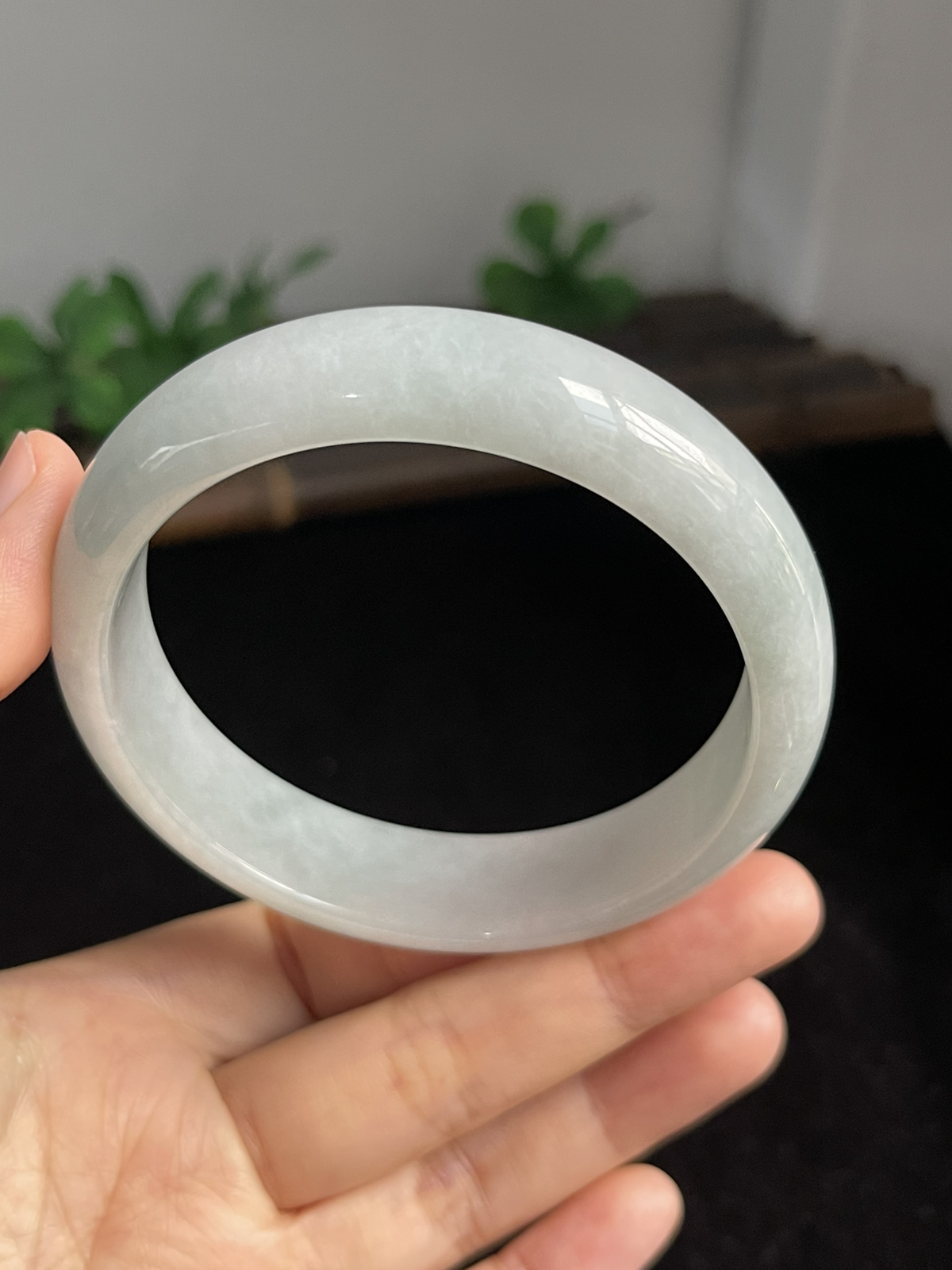 正圈60.4圈口，翡翠糯化种白色手镯