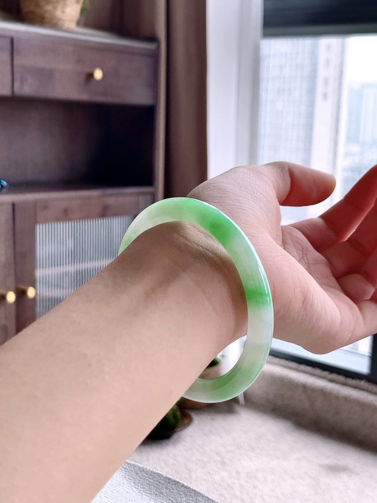 圆条 圈口55 56
【尺寸】54.8-6.7-7.4
冰飘花 种老细腻 有细纹