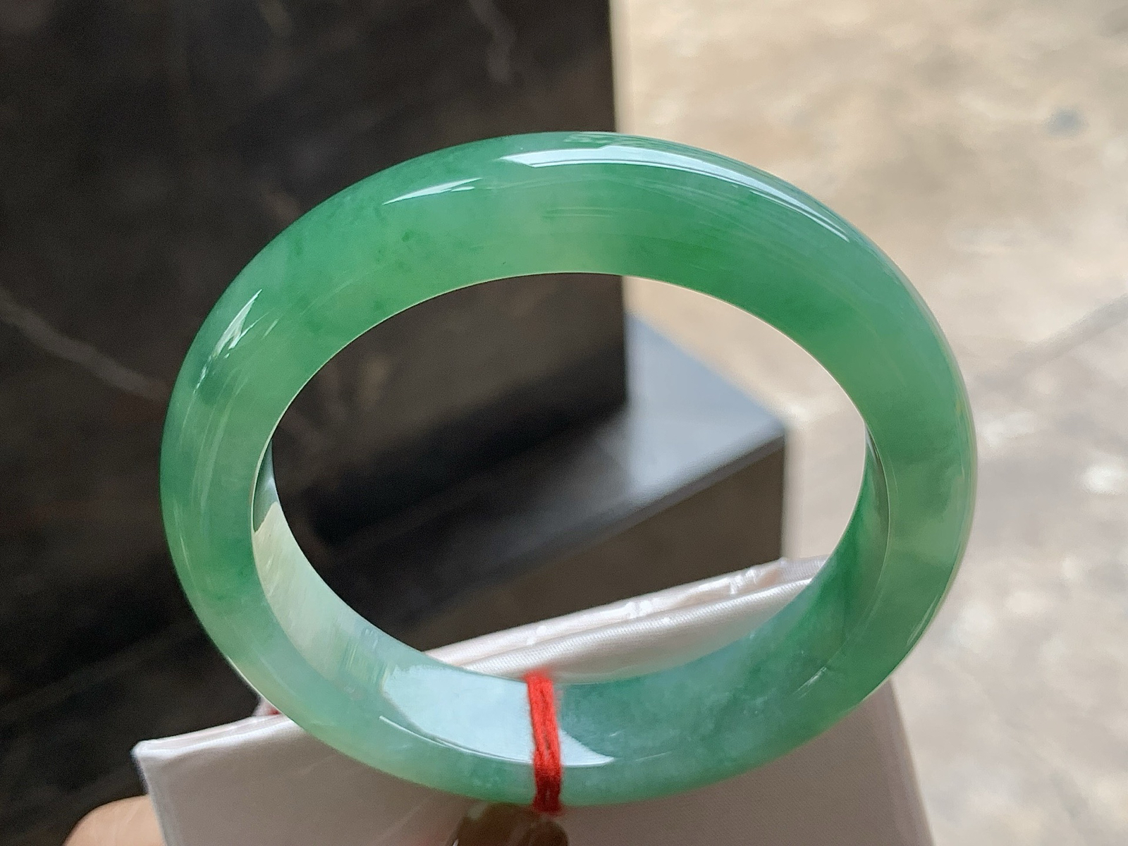 54.5-12.6-8.6

带色手镯^_^ 颜色浓郁～ 细腻清爽