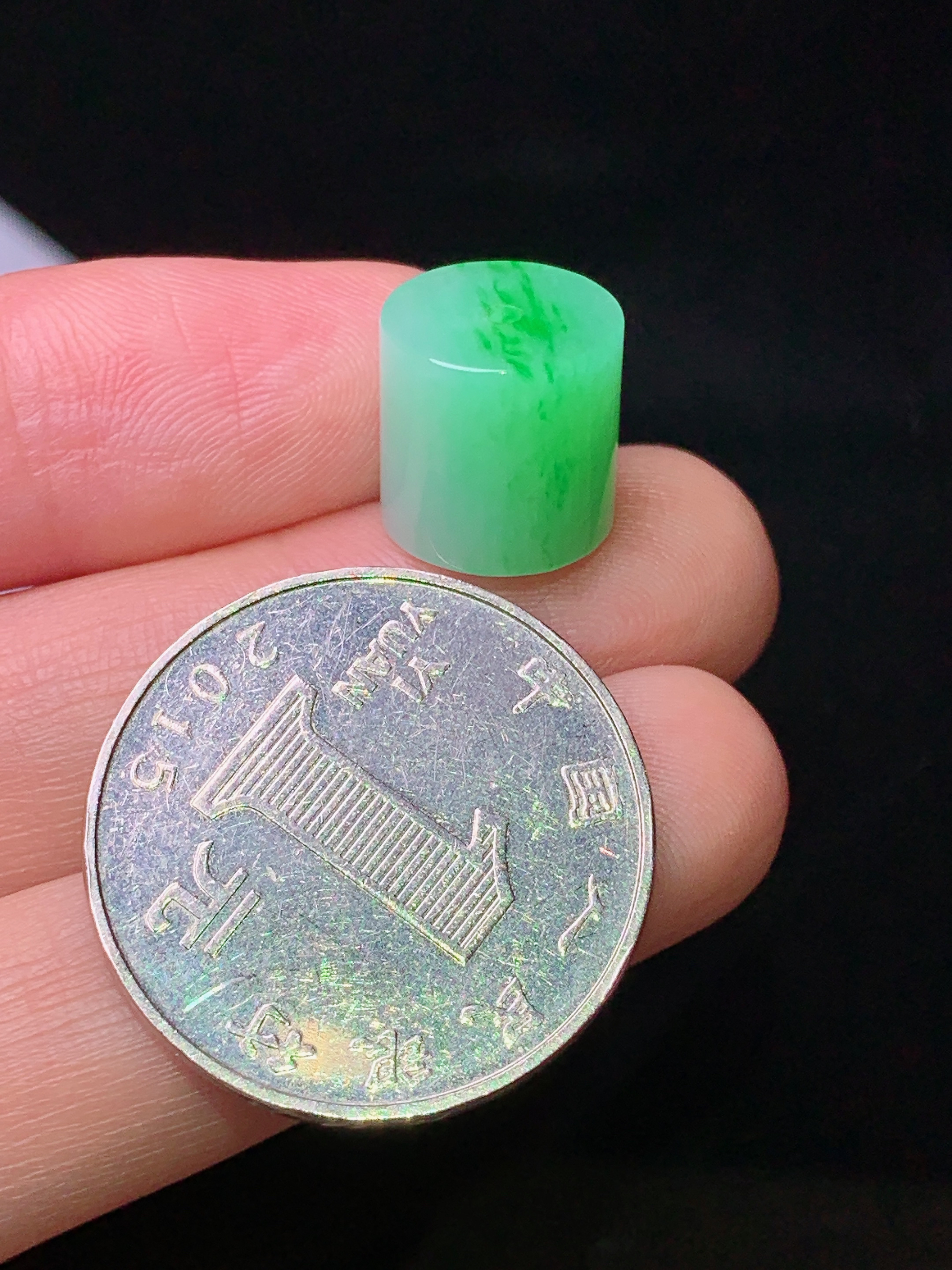 飘绿路路通吊坠 玉质细腻 色泽艳丽清新 水润亮眼 整体尺寸11*11*10.8z1