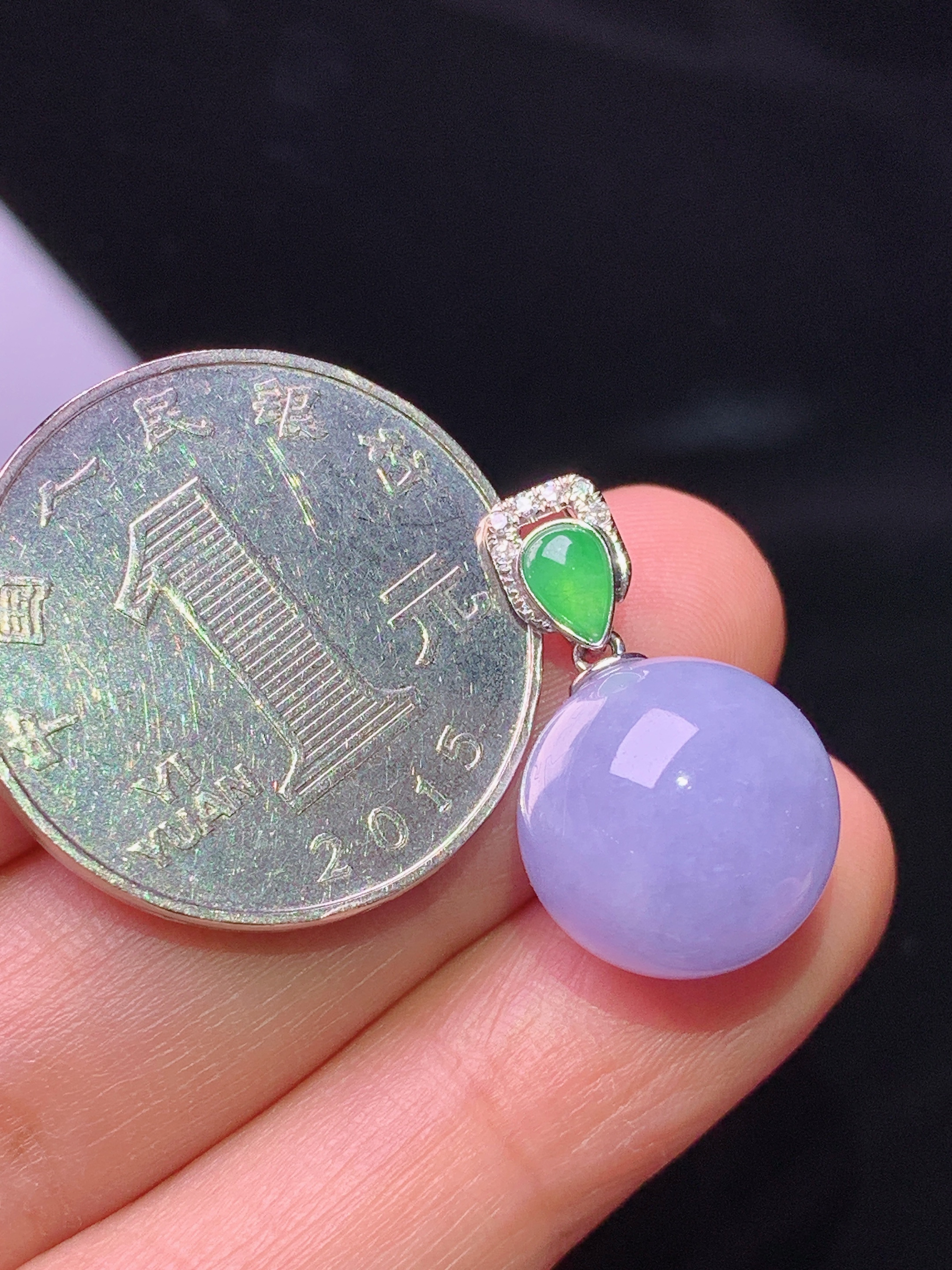 18k金钻镶嵌紫罗兰圆珠吊坠 玉质细腻 色泽艳丽清新 水润亮眼 整体尺寸22*13.3*j2