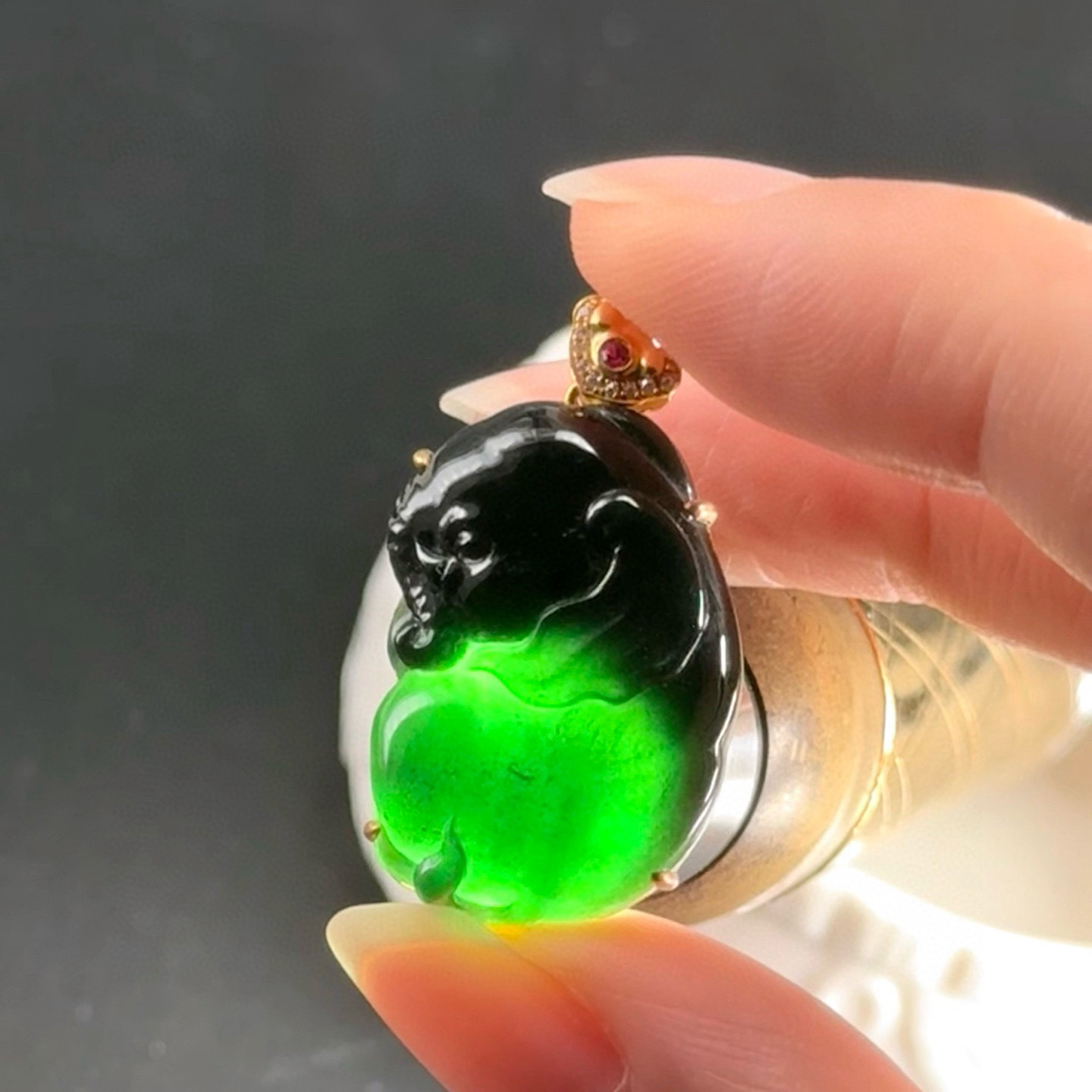 精品18k墨翠小象吊坠 种好色正 黑度极好 打灯通透 油性十足 尺寸31.6