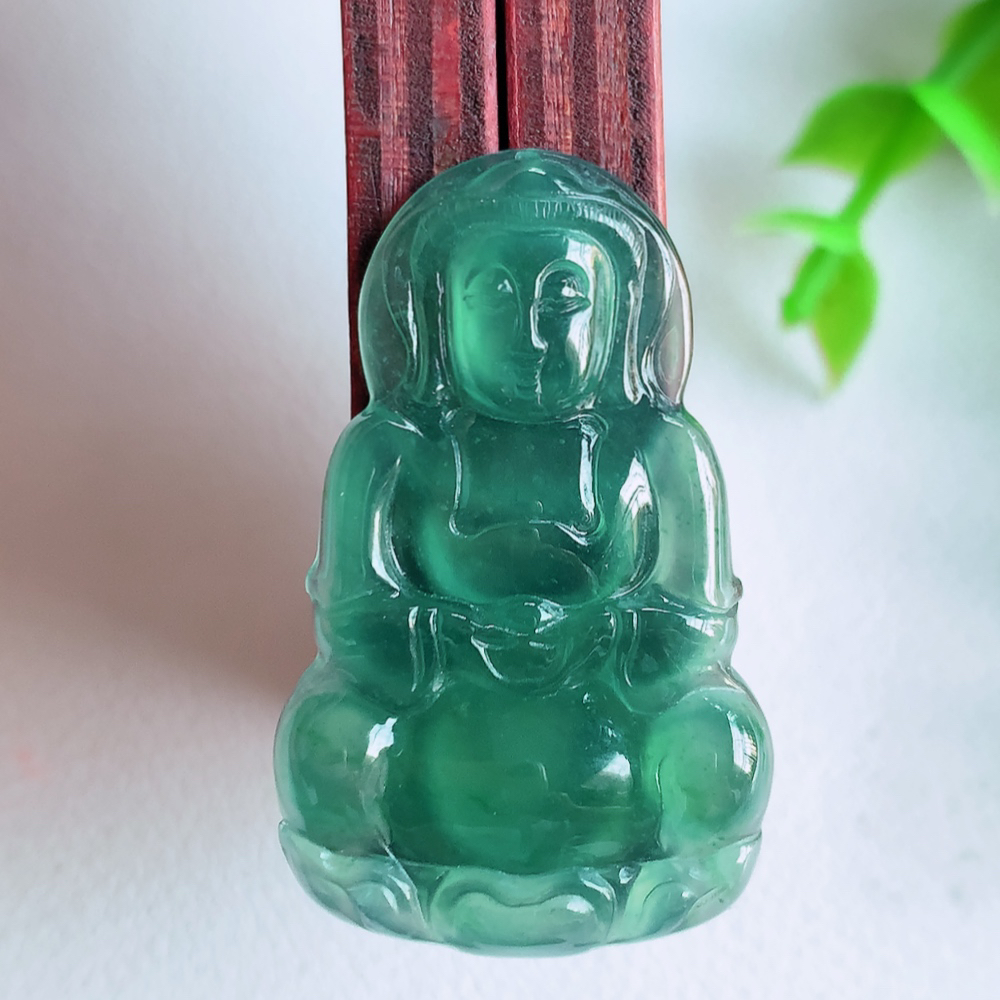 蓝冰精雕观音吊坠，法相端庄大气，工艺精湛，种色浓郁，细腻饱满冰润，种老水足，收藏佳品，佩戴大气  W