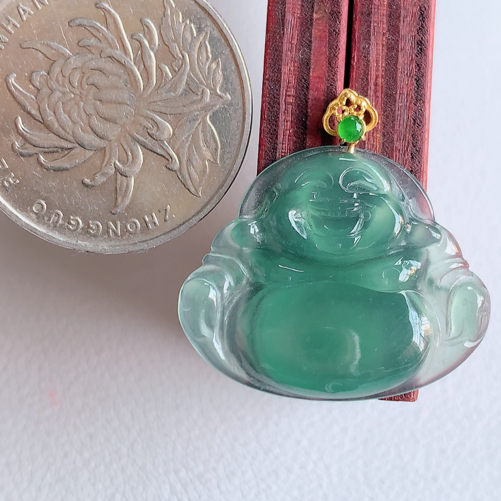 18k金扣蓝冰佛公挂件 玉质细腻  精雕弥勒佛，笑佛福耳垂肩，面相喜庆，开怀大笑，憨态可掬。惟妙惟肖，寓意福禄双全，吉祥美满，笑口常开 W01.31 尺寸：21-25.5-3.5mm