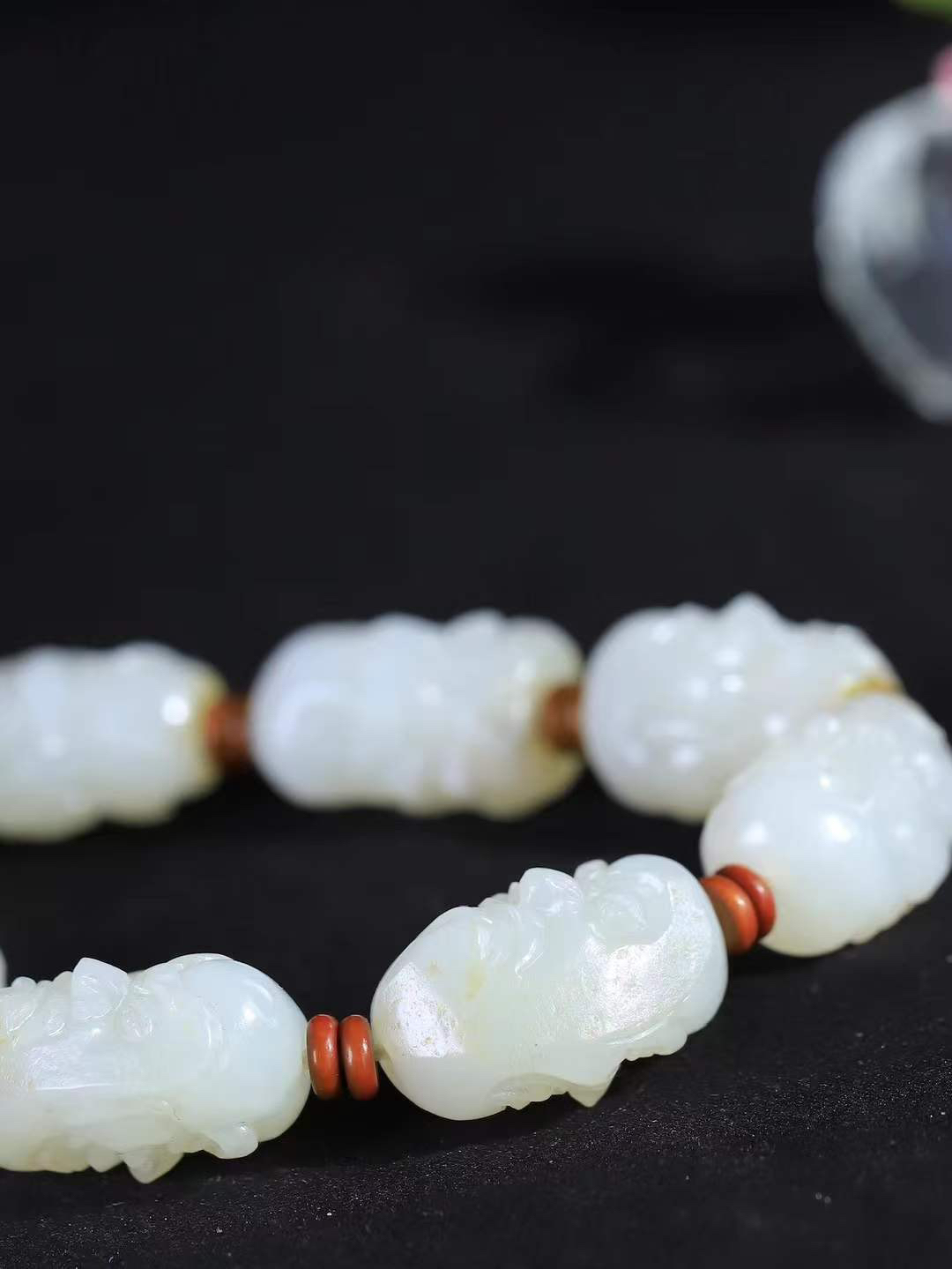 【籽.十八罗汉.手串】

新疆和田籽料罗汉手串，玉质温润细腻 油性十足 精工雕琢 整器雕工精细，