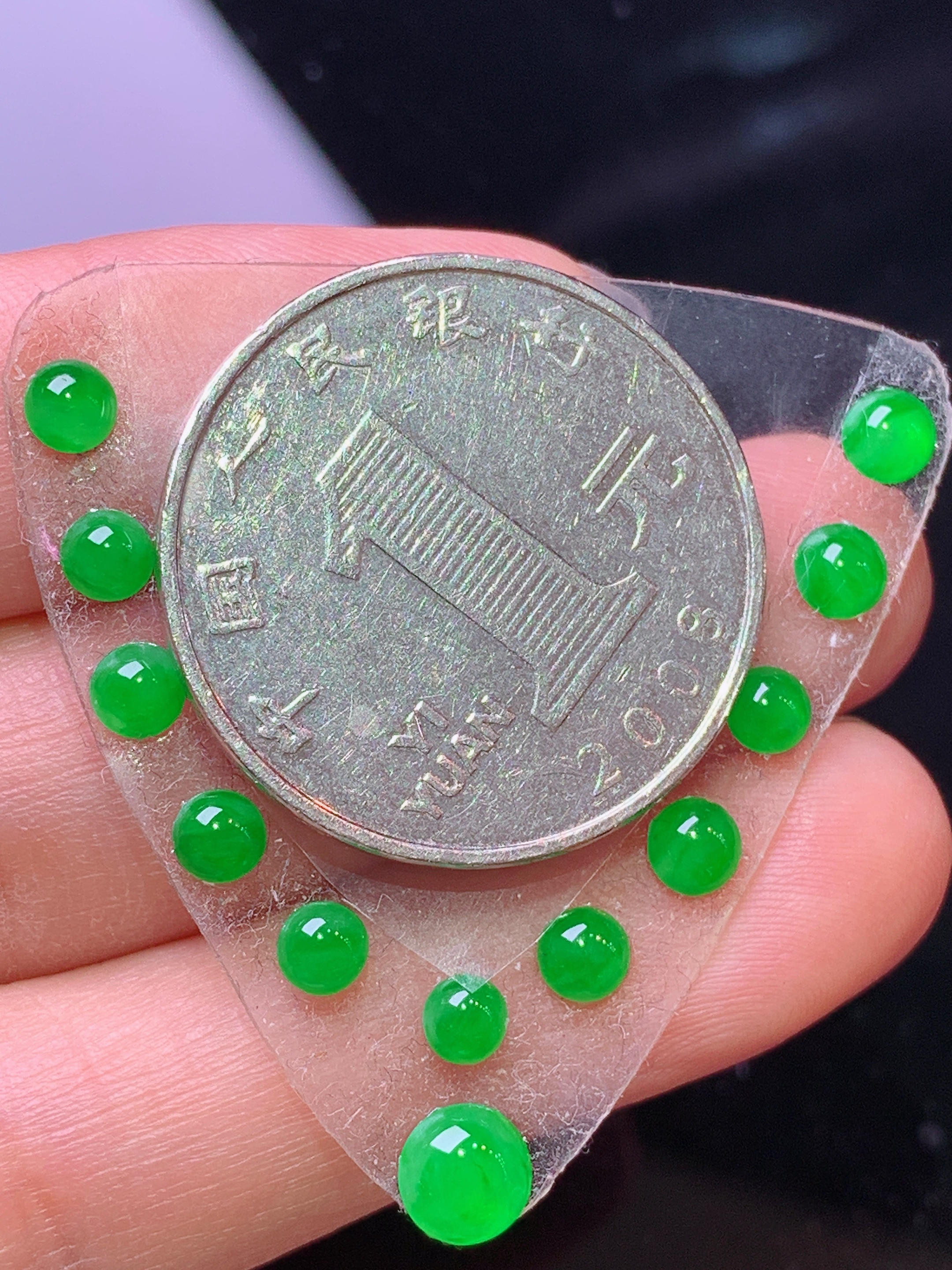 镶嵌款 满绿蛋面一下手 玉质细腻 色泽艳丽清新 水润亮眼 整体尺寸5.3*2.5j3
