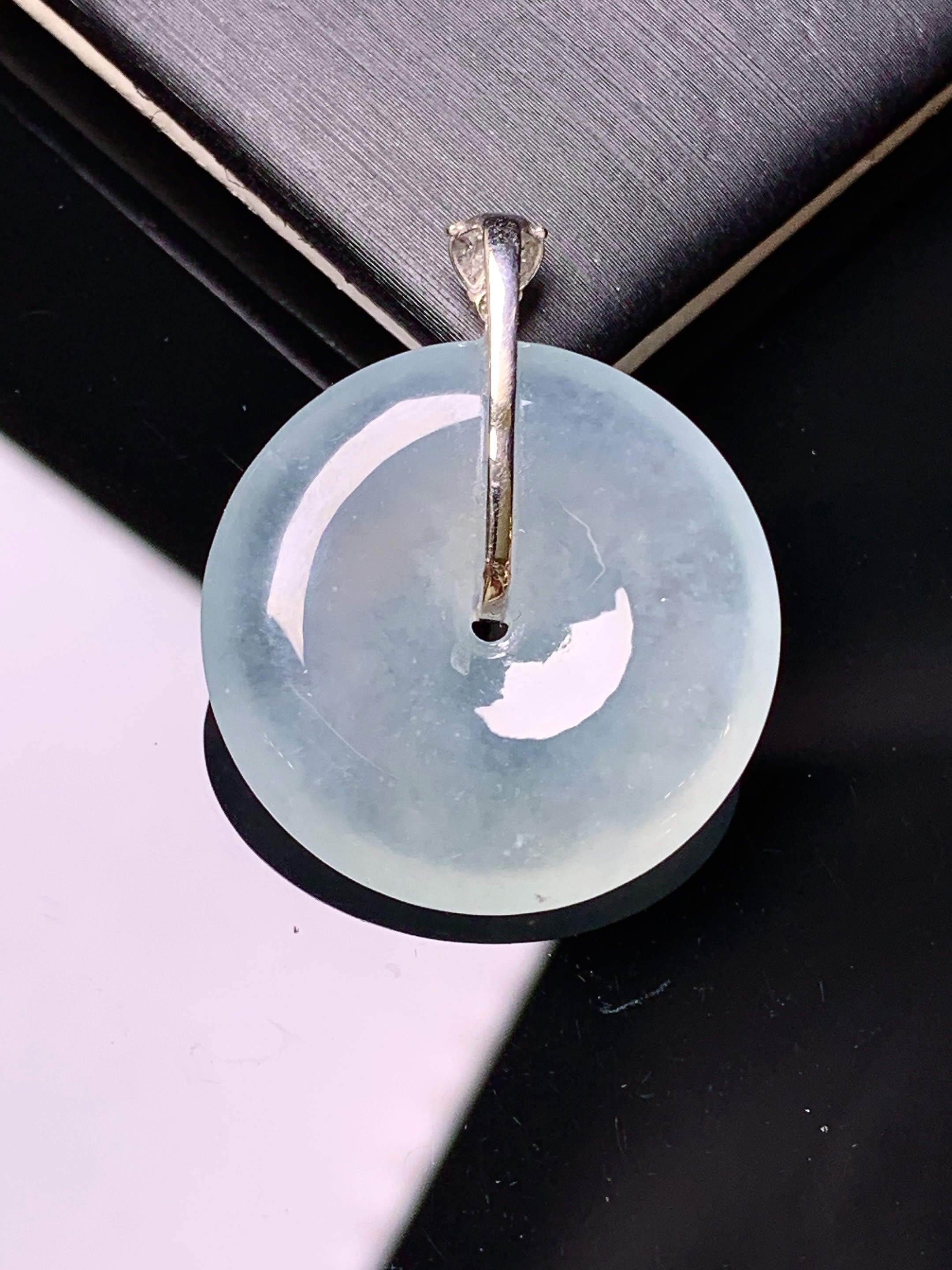 18k金钻镶嵌冰种平安扣吊坠 玉质细腻 色泽艳丽清新 水润亮眼 整体尺寸30*24.2*5.2a2