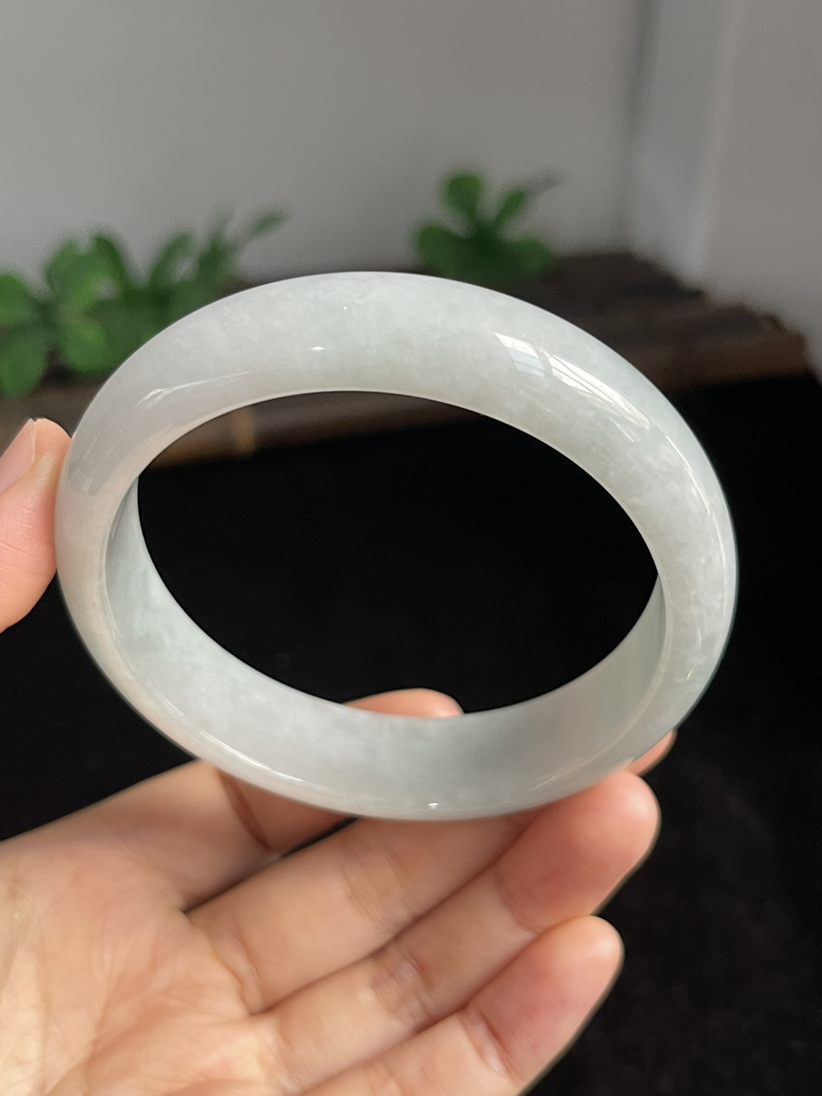 正圈60.4圈口，翡翠糯化种白色手镯