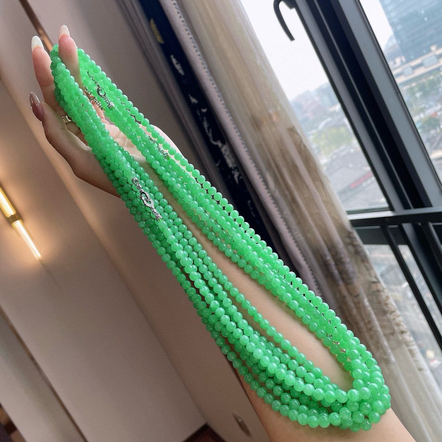 满色绿珠链（1件价）
尺寸：6.2/108颗