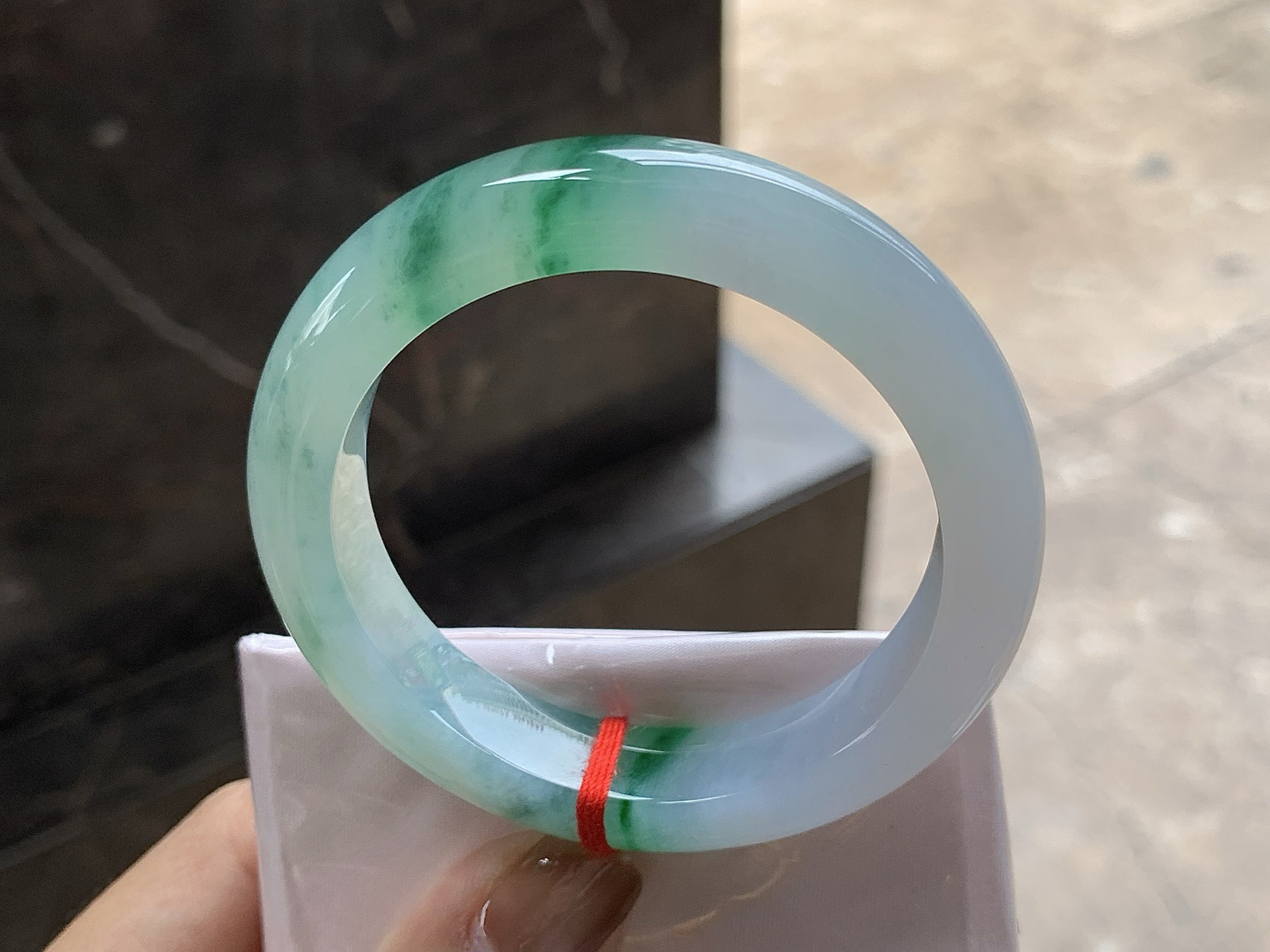 53-12-9.3

带色手镯^_^ 细腻清爽的底子～ 颜色鲜艳