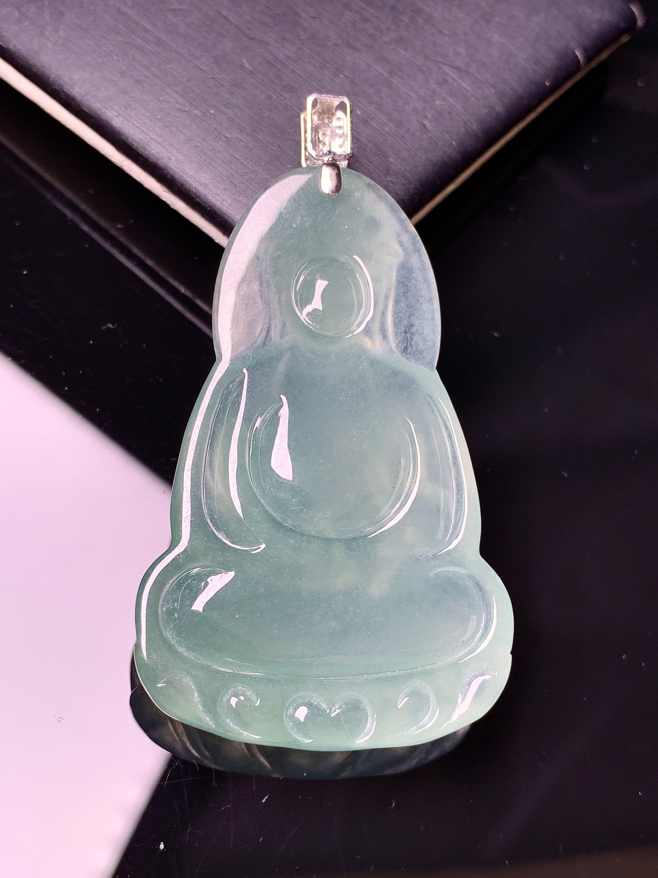 18k金钻镶嵌冰种观音菩萨吊坠 玉质细腻 色泽艳丽清新 水润亮眼 整体尺寸58.5*31.8*6.2L1