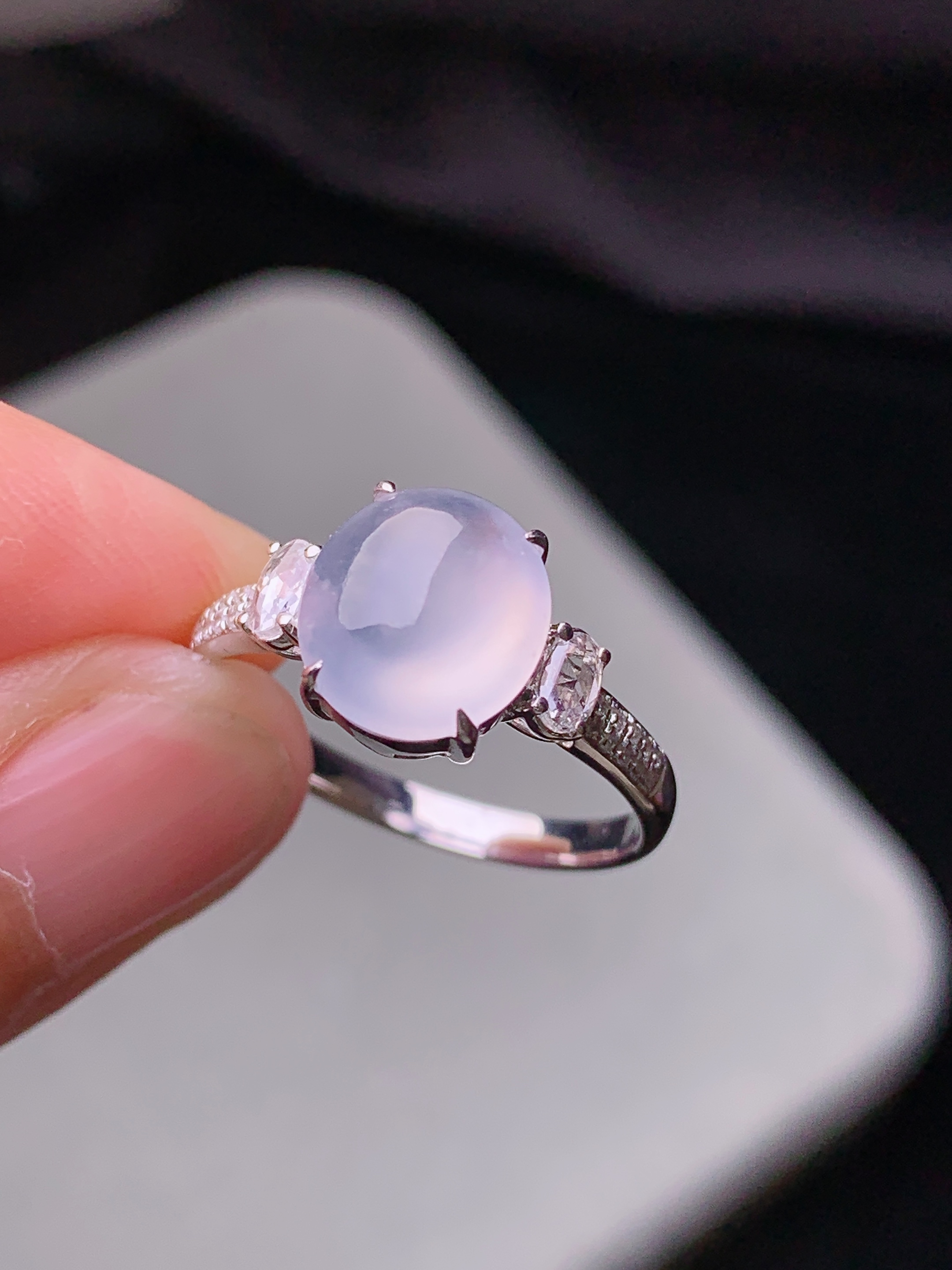 18k金钻镶嵌冰种蛋面戒指 玉质细腻 色泽艳丽清新 水润亮眼 圈口14 整体尺寸9*8*4.2g2