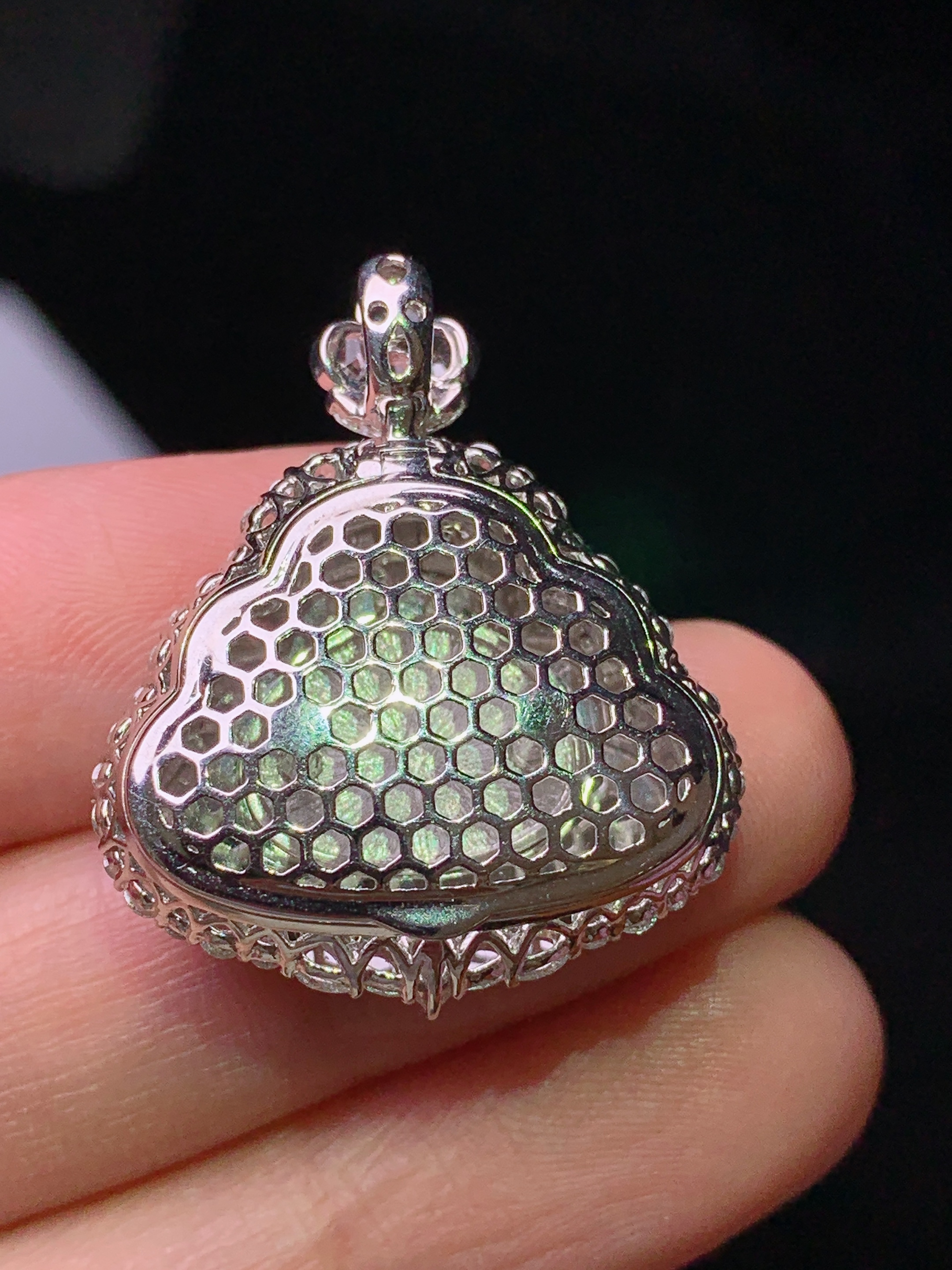 18k金钻镶嵌满绿佛公吊坠 玉质细腻 色泽艳丽清新 水润亮眼 整体尺寸29.2*24.5*8.7m5