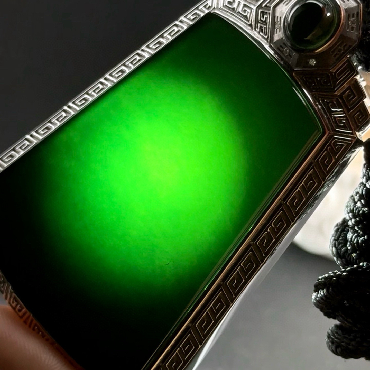 墨翠无事牌 种好色正 黑度极好 打灯通透 油性十足 尺寸70.2