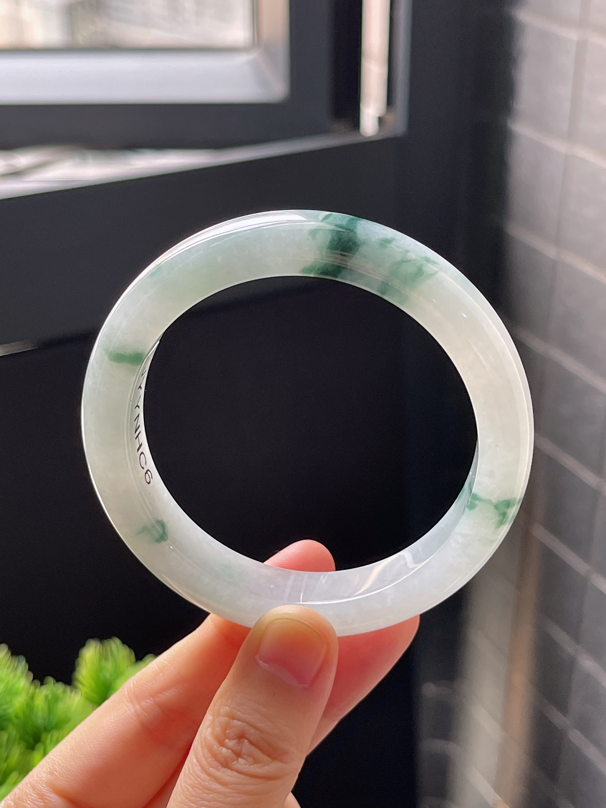 正圈56圈口，翡翠冰糯种飘绿手镯