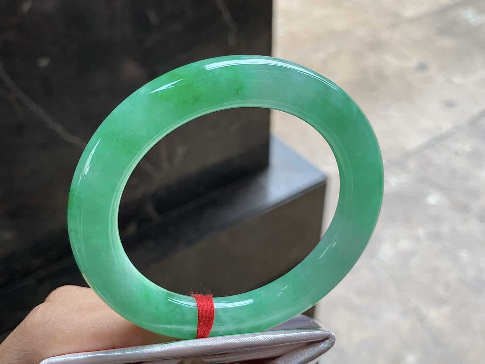 57-11.1

满色圆条手镯^_^ 颜色鲜艳浓郁～ 条形优秀 实物美丽