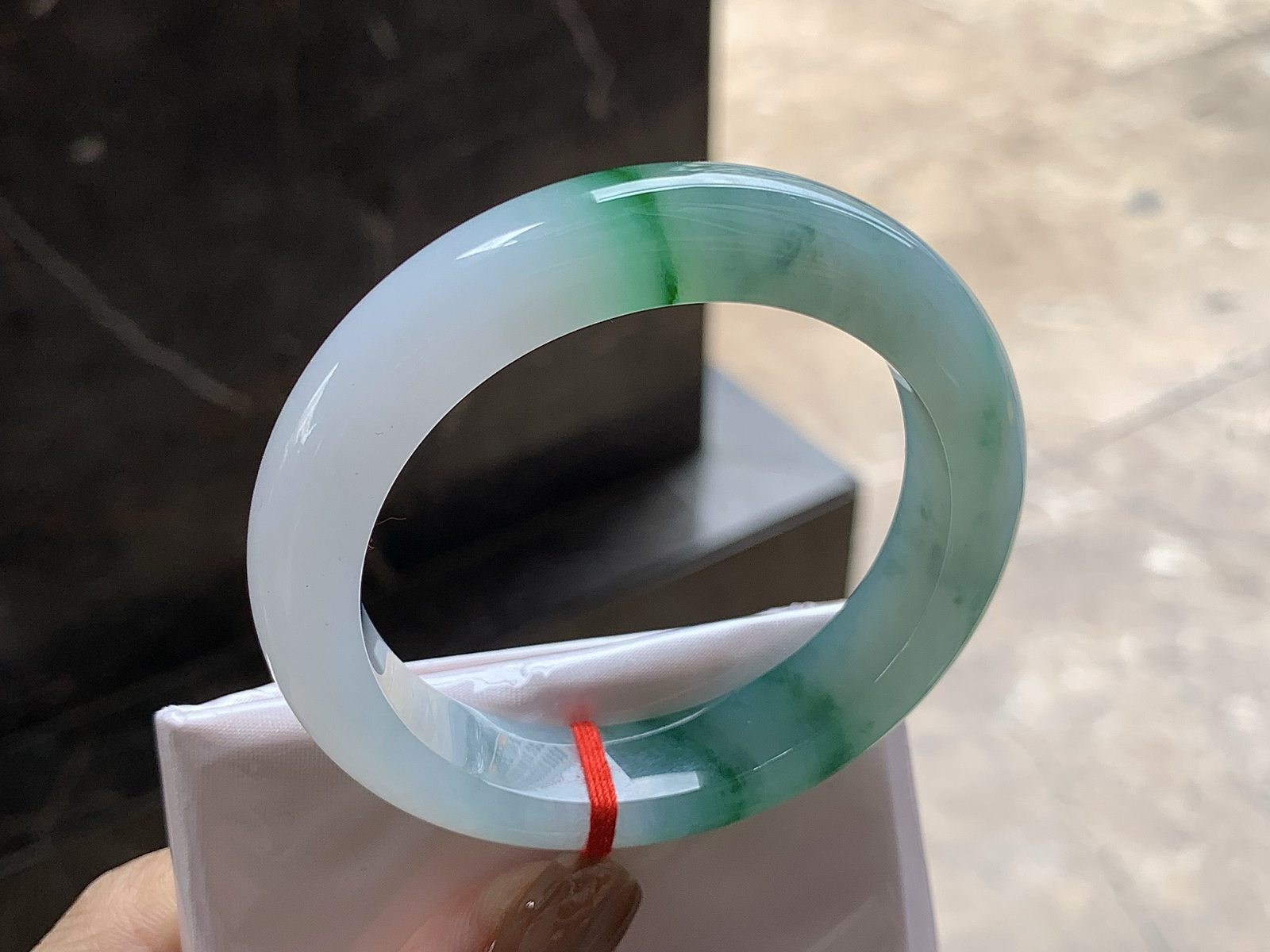 53-12-9.3

带色手镯^_^ 细腻清爽的底子～ 颜色鲜艳