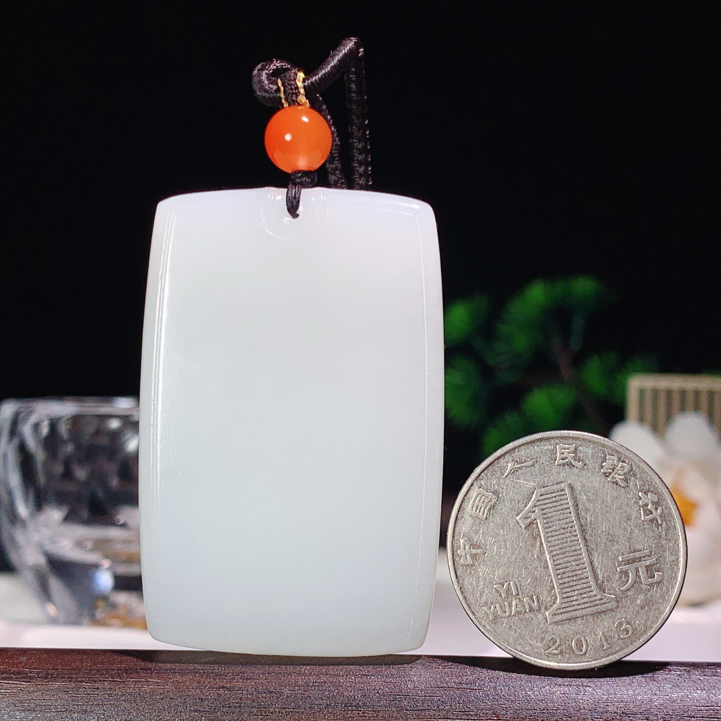 和田玉羊脂白玉平安无事牌挂件。尺寸50/33/10重48克 玉质细腻油润 底色纯净 脂粉好，品质好。lt260401