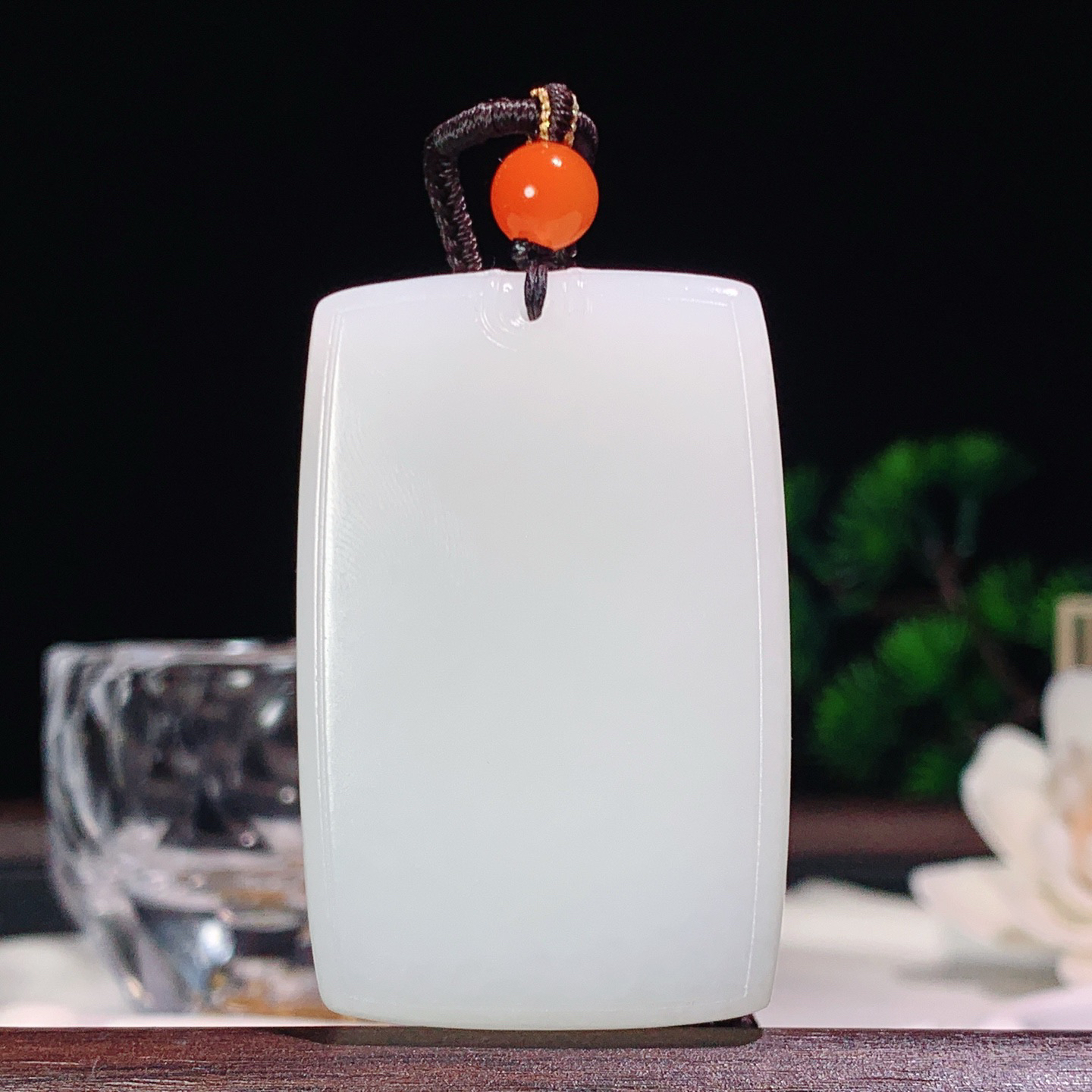 和田玉羊脂白玉平安无事牌挂件。尺寸50/33/10重48克 玉质细腻油润 底色纯净 脂粉好，品质好。lt260401