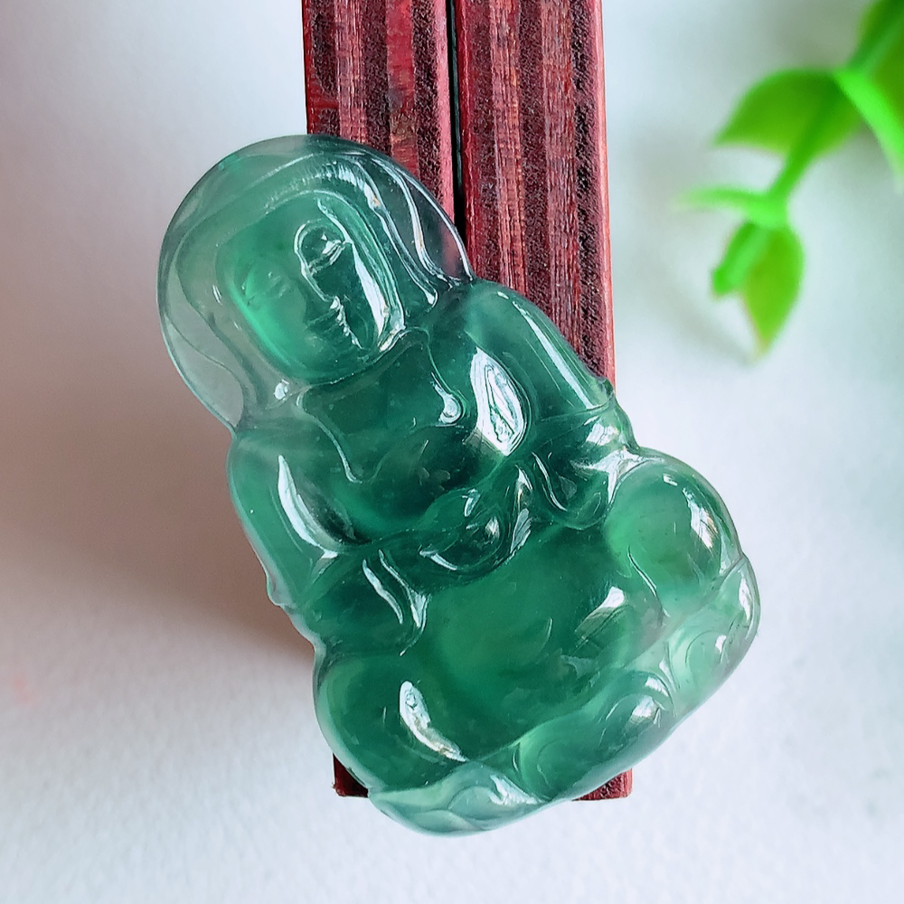 蓝冰精雕观音吊坠，法相端庄大气，工艺精湛，种色浓郁，细腻饱满冰润，种老水足，收藏佳品，佩戴大气  W01.31   尺寸：34.5-22-4.2mm