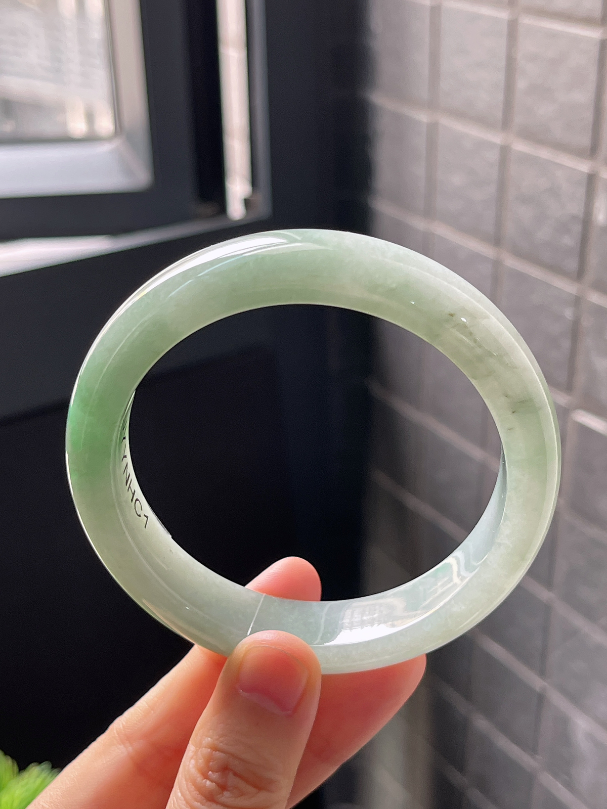 正圈59圈口，翡翠糯化种飘绿手镯