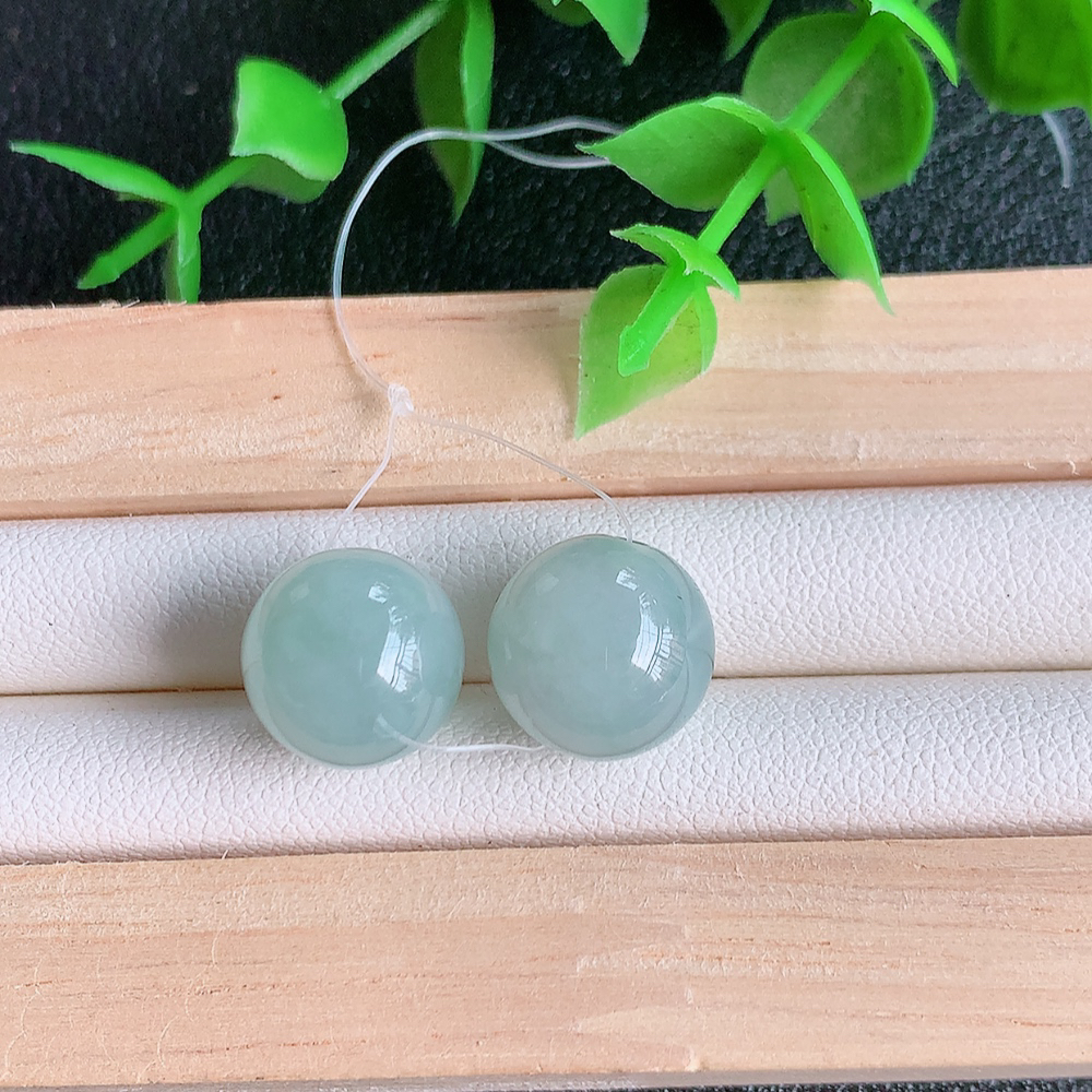 冰润转运珠翡翠吊坠，寓意“时来运转，财源滚滚” 寓意佳，紫气东来，颜色清爽，无纹裂，佩戴效果优雅迷人