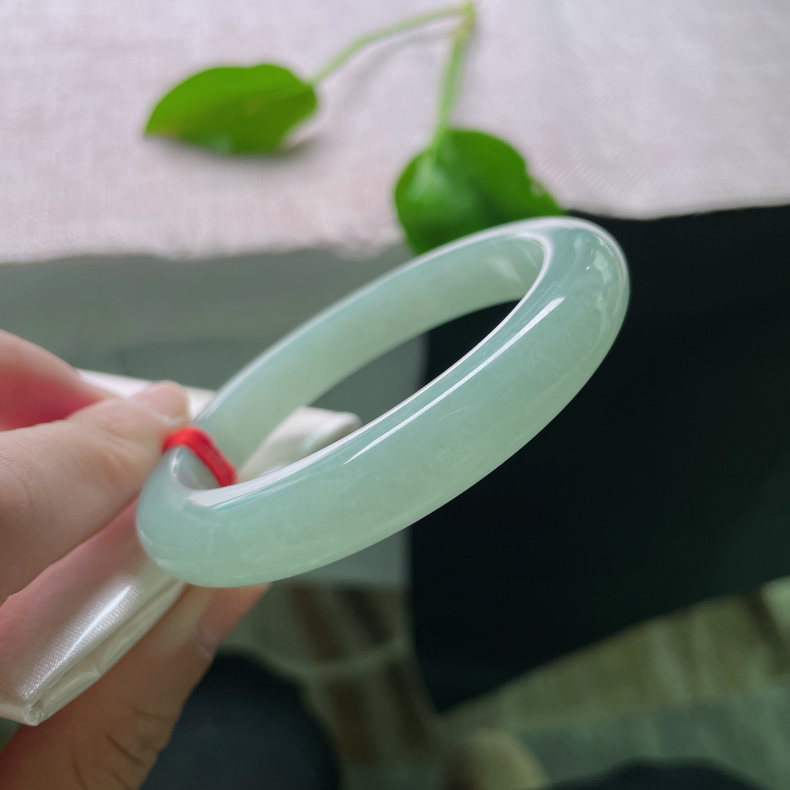 54.8/10.3/8.3，绿底正圈，色泽清丽，甜美，腕间生香，减龄必备，完美的。