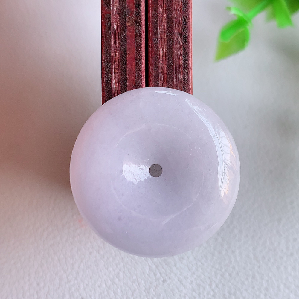 冰润紫罗兰平安扣吊坠，厚装饱满，冰润剔透，细腻水足，种质润泽，飘花灵动，佩戴优雅大气，W357.31   尺寸：25.8-5.8mm