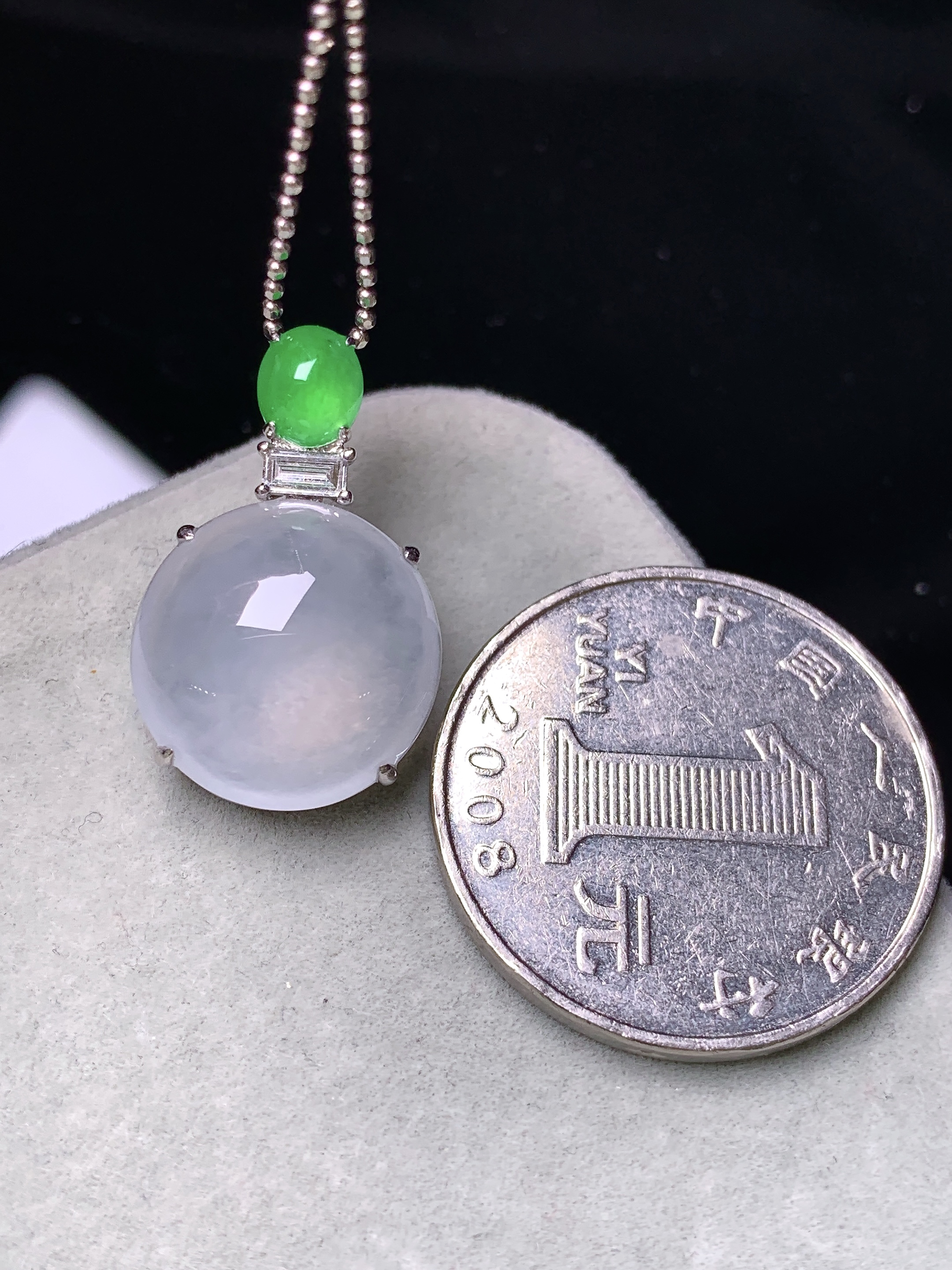 18k金钻镶嵌冰种蛋面吊坠 玉质细腻 色泽艳丽清新 水润亮眼 整体尺寸22.8*14.5*8m5