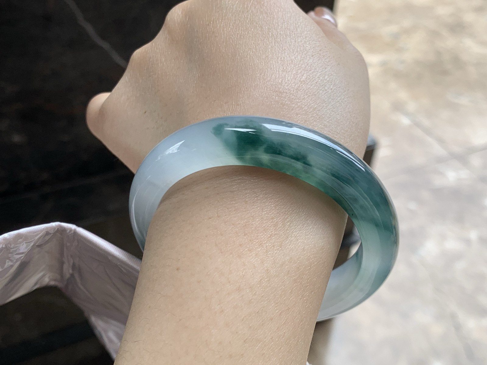 55-12.8-8.8

冰种飘花手镯^_^飘花浓郁实物漂