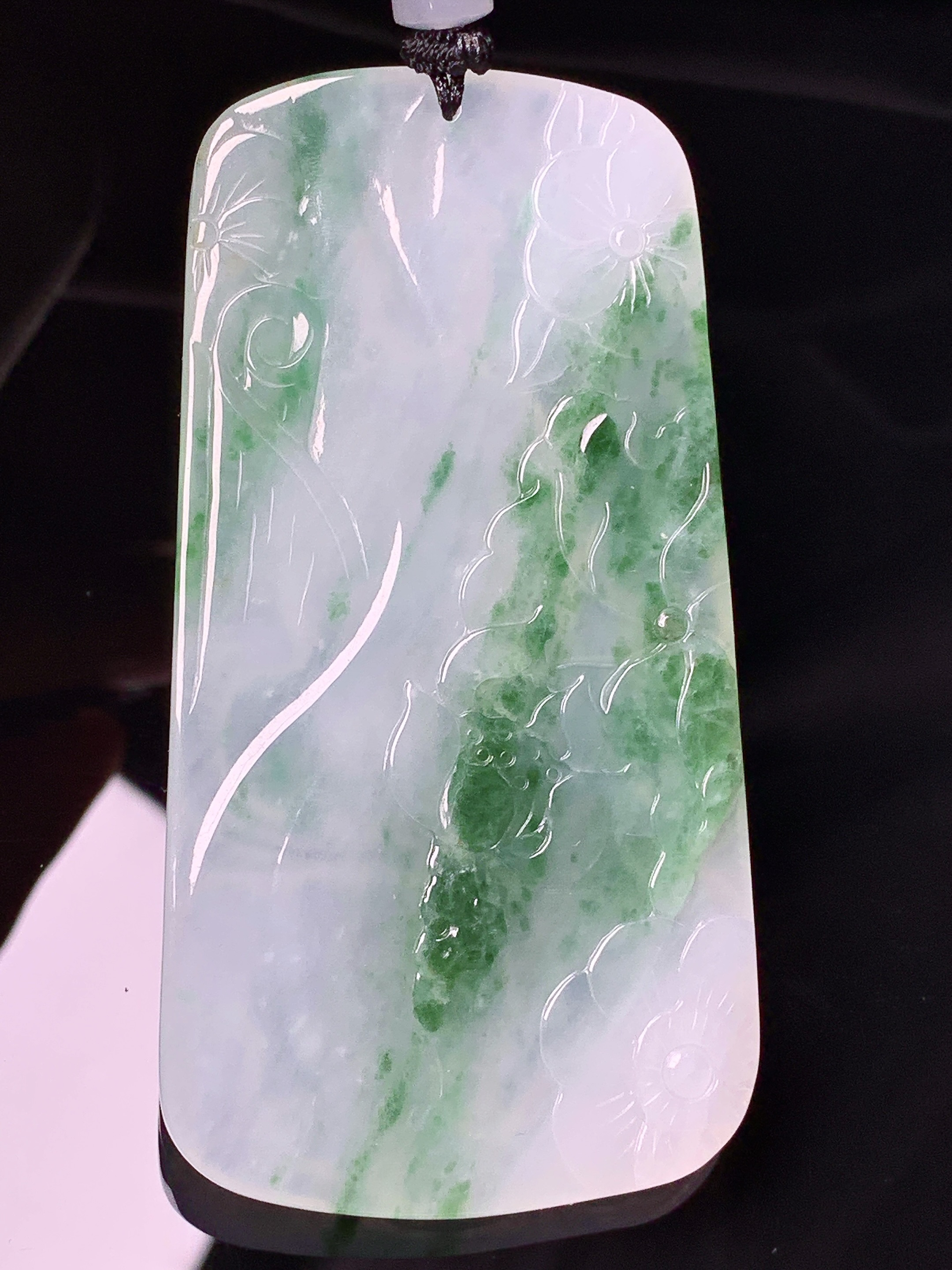 飘绿普贤观音菩萨吊坠 玉质细腻 色泽艳丽清新 水润亮眼 整体尺寸72.8*37.8*6x1