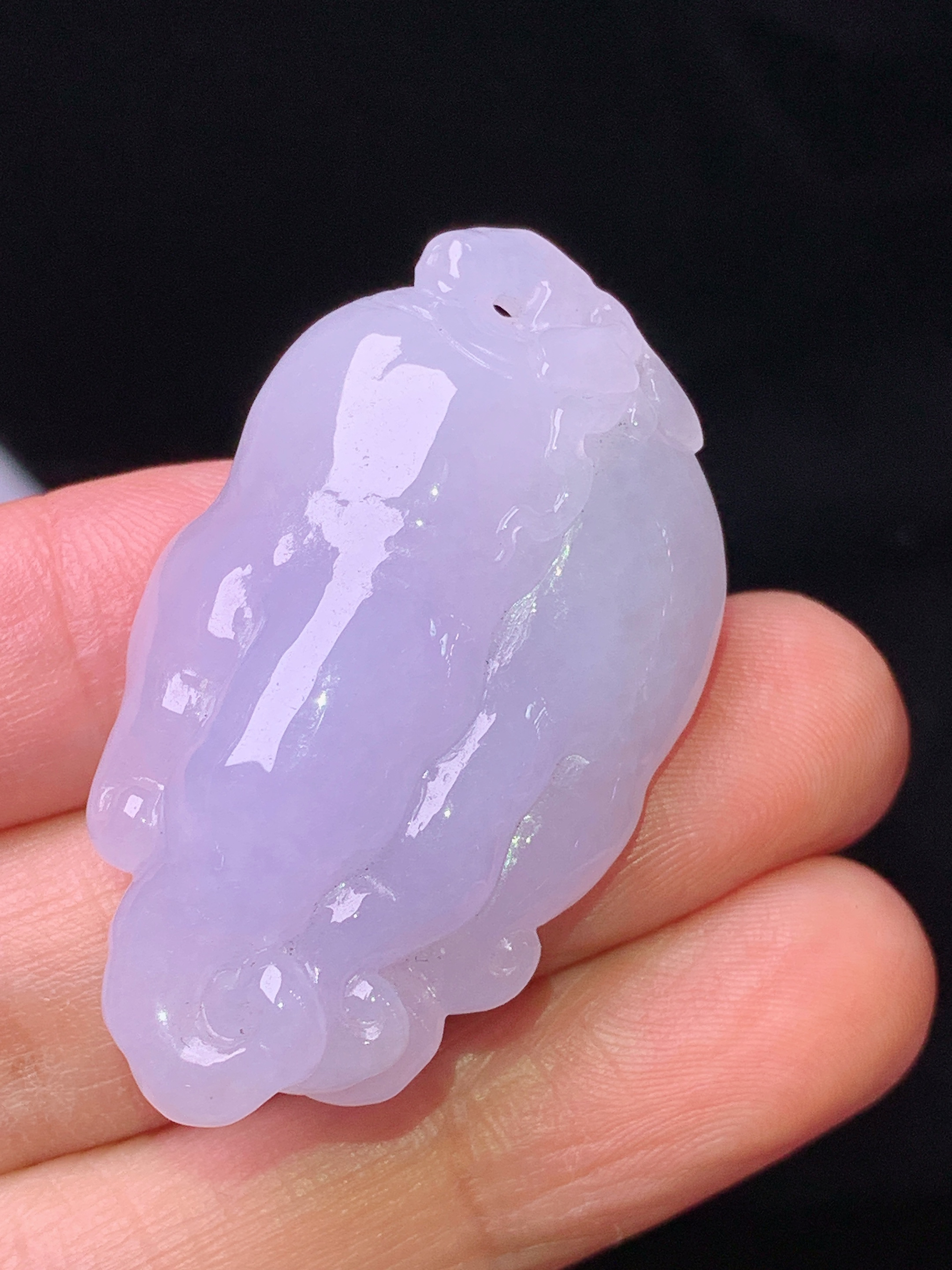 紫罗兰佛手瓜吊坠 玉质细腻 色泽艳丽清新 水润亮眼 整体尺寸41.7*23.8*10.8j3