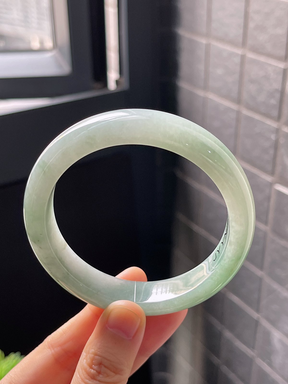 正圈59圈口，翡翠糯化种飘绿手镯