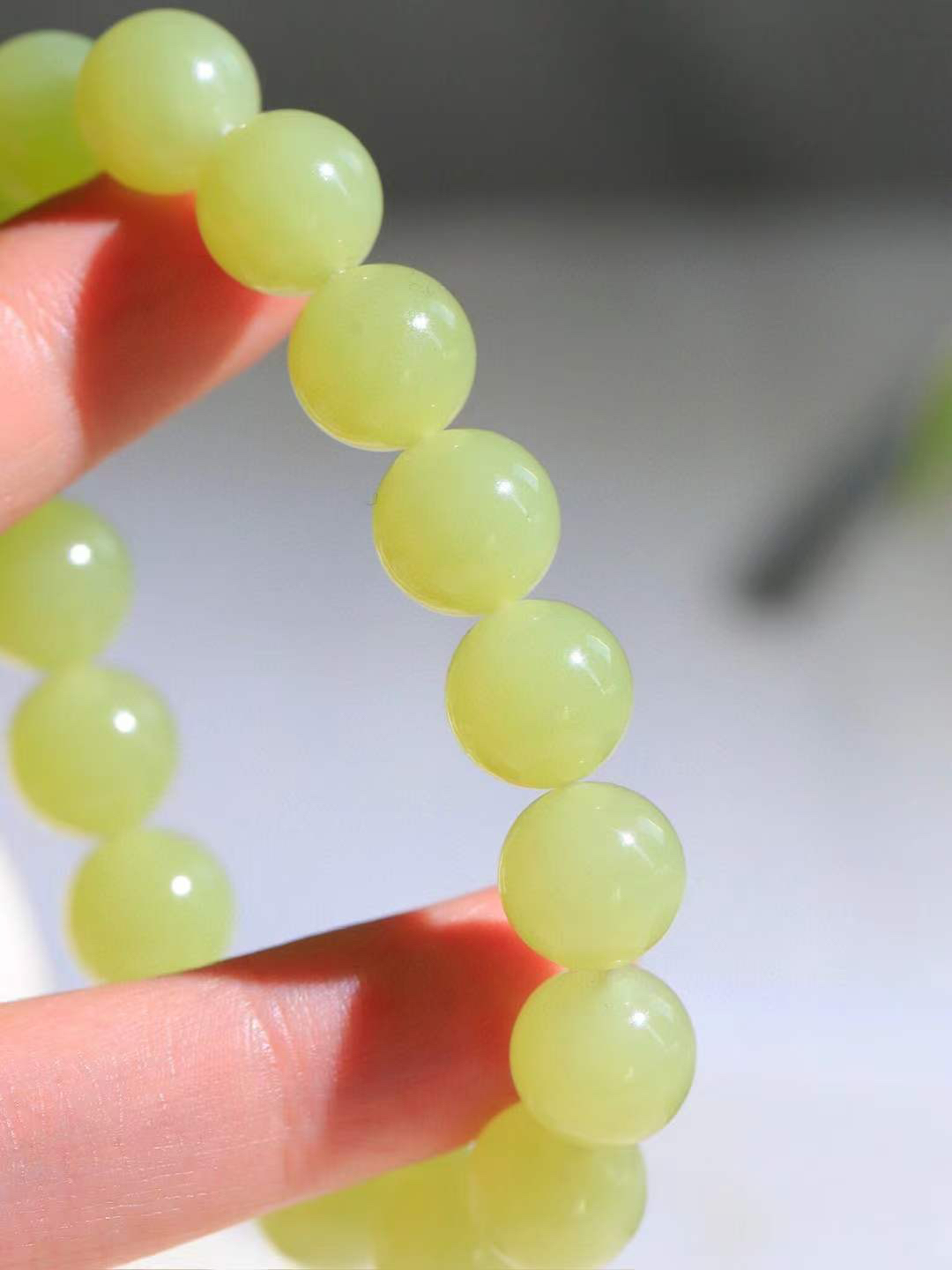 【珠圆玉润.手串】

精品和田玉黄口珠圆玉润手串 玉质温润细腻  整串打磨圆润，佩戴舒适。珠珠落玉盘，间关莺语花底滑，一生美好时光，无论身在何处，都有它相伴相守。事事顺遂，幸福美满，吉祥如意。重45.2克 尺寸取一12mm FDL-1640100