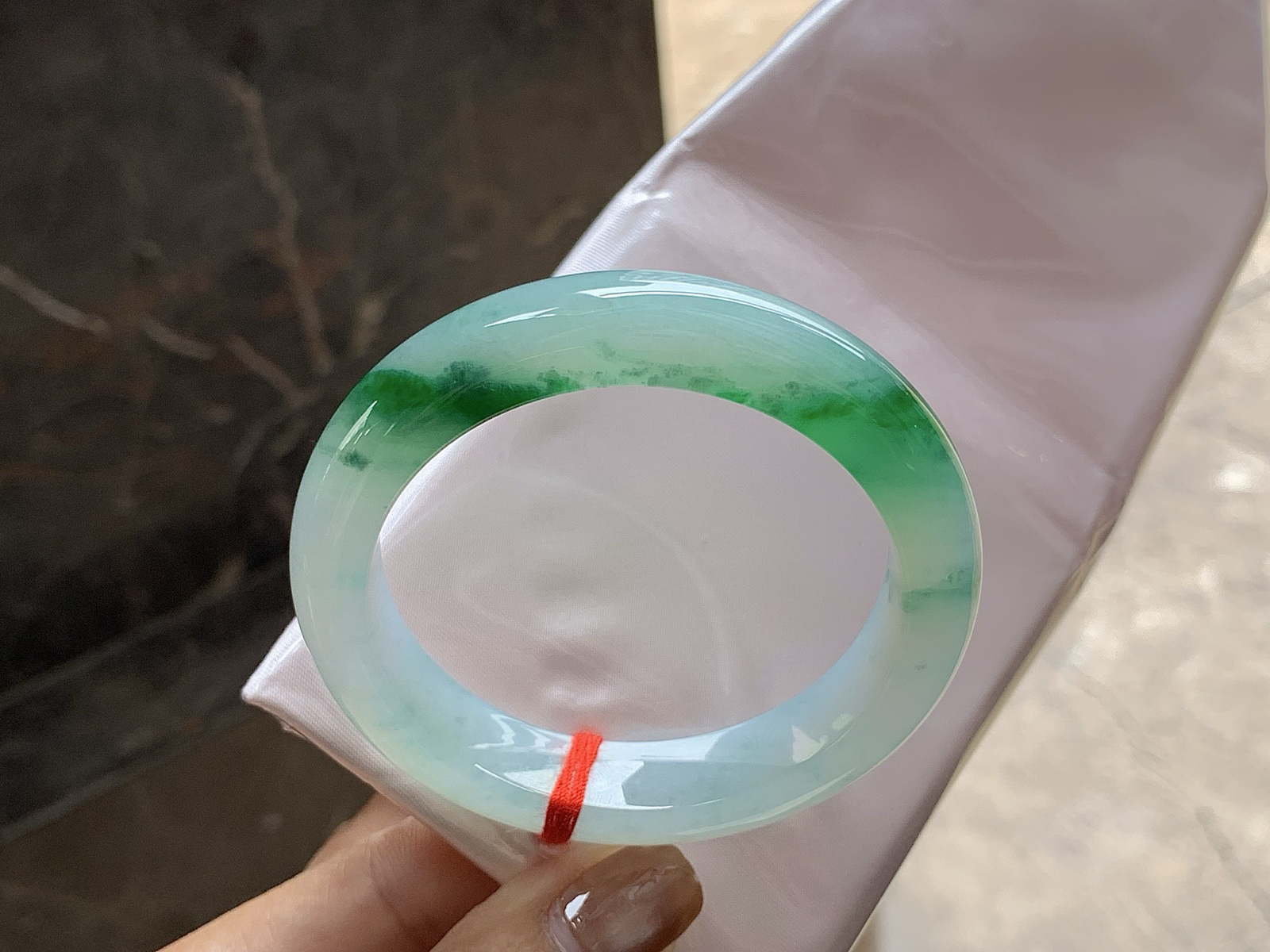 54.5-12.4-8.8

飘花手镯^_^ 种好水润～ 花色鲜艳