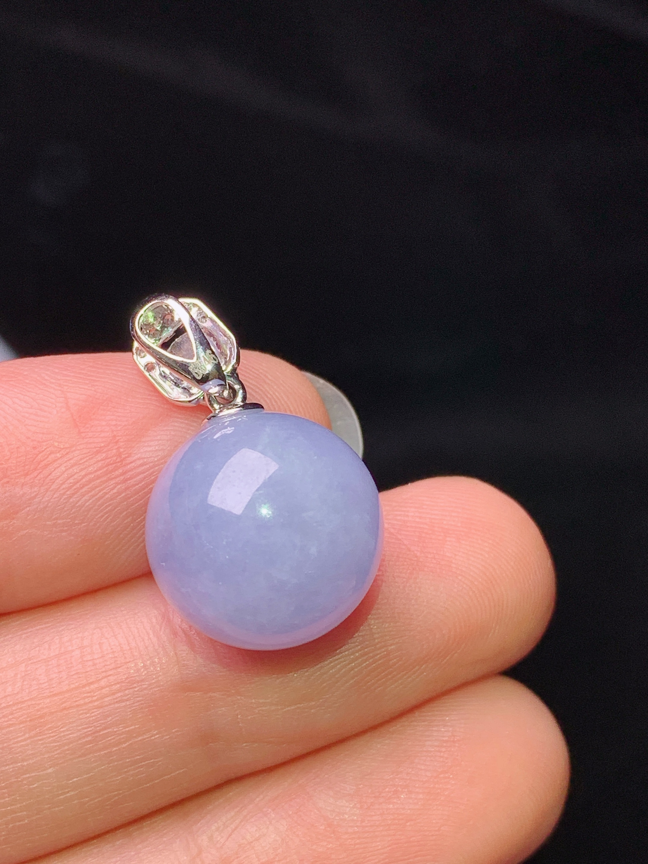 18k金钻镶嵌紫罗兰圆珠吊坠 玉质细腻 色泽艳丽清新 水润亮眼 整体尺寸22*13.3*j2