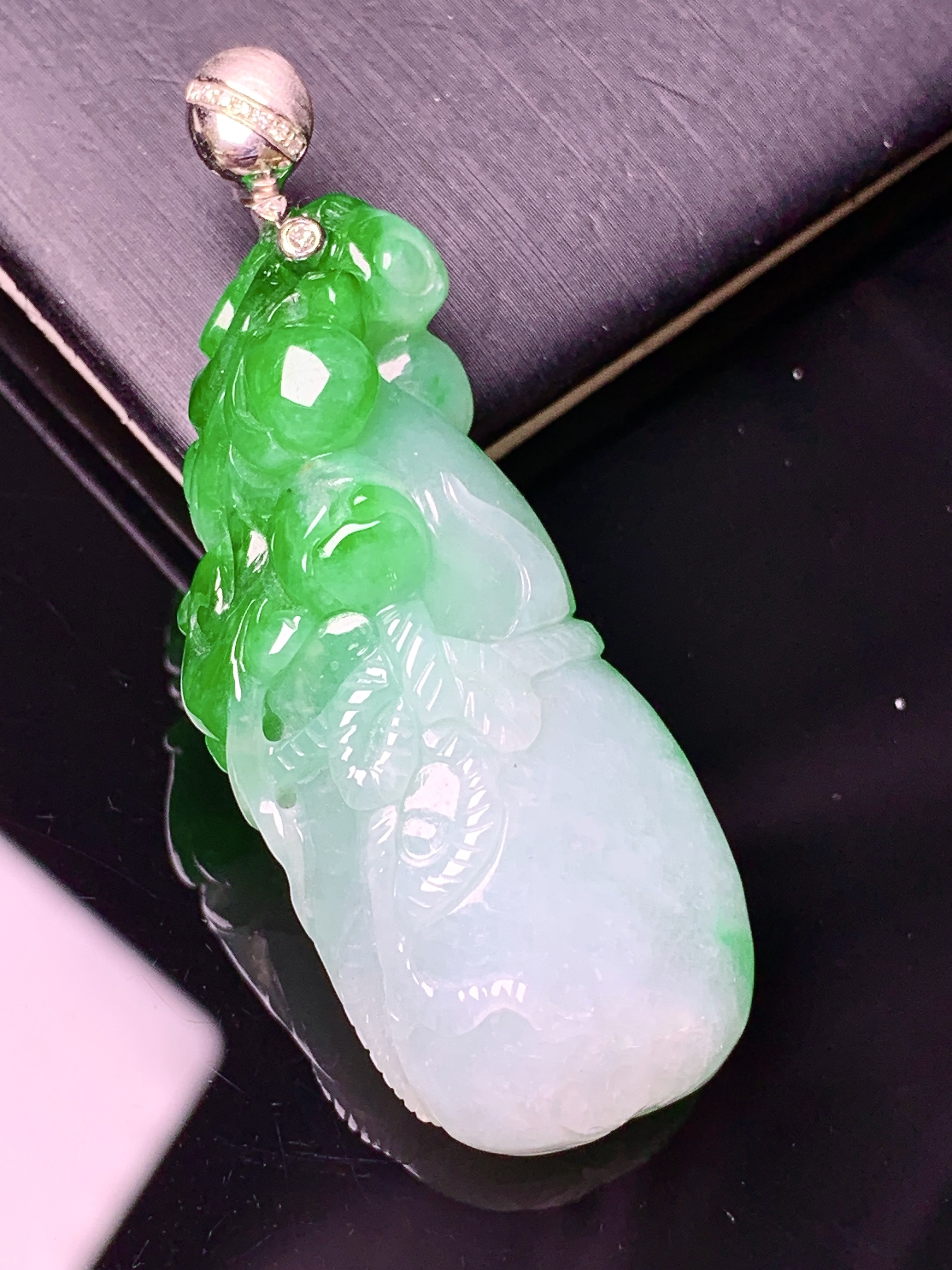 18k金钻镶嵌花开富贵吊坠 玉质细腻 色泽艳丽清新 水润亮眼 整体尺寸50.8*18.2*11b1