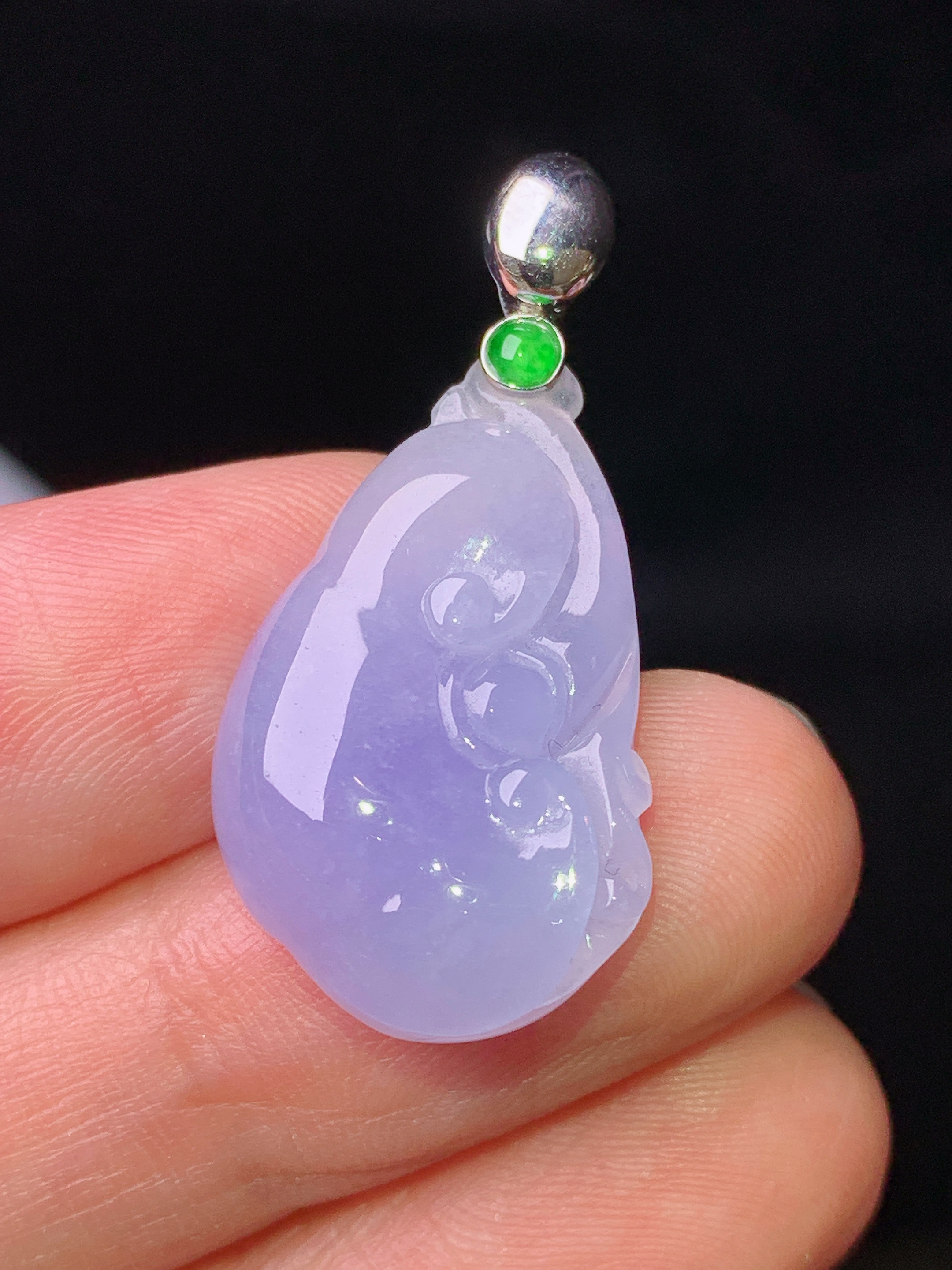 18k金镶嵌紫罗兰如意吊坠 玉质细腻 色泽艳丽清新 水润亮眼 整体尺寸31.6*15*5.3b1