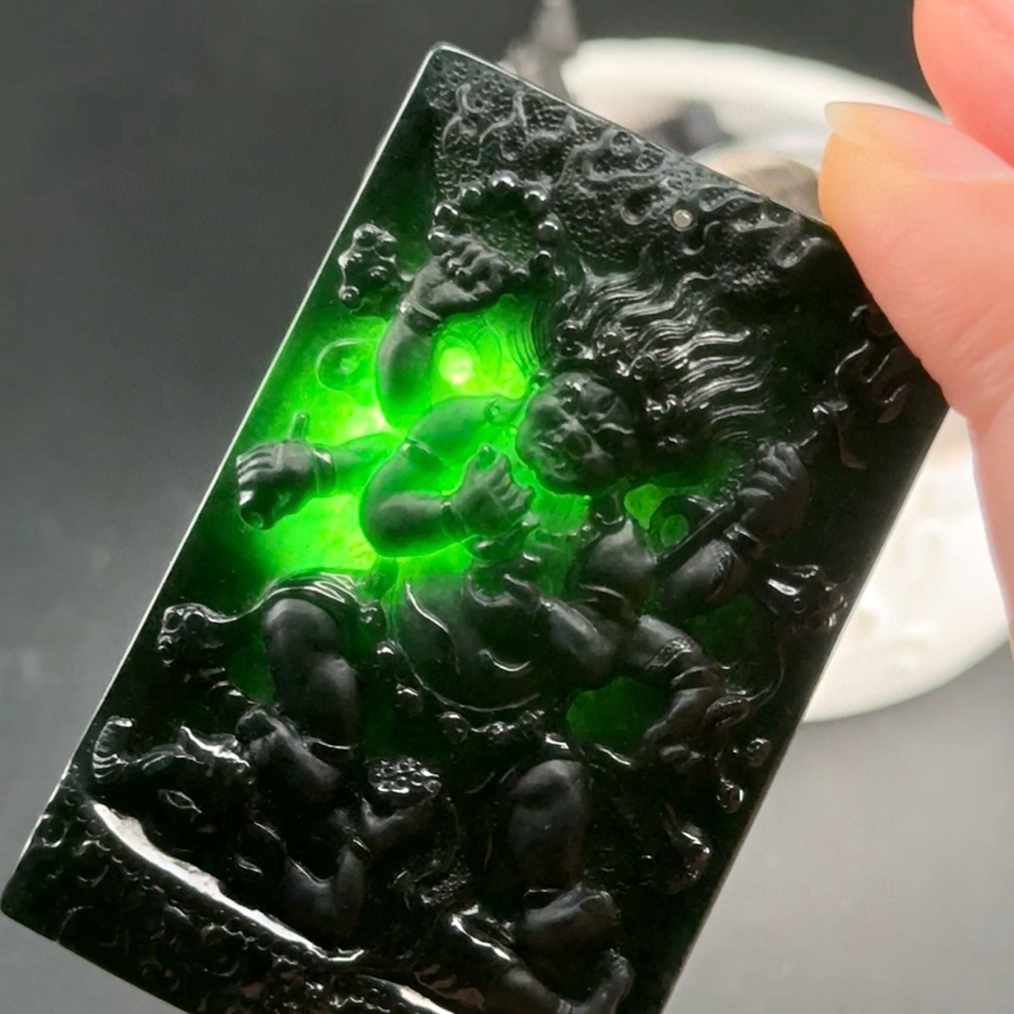 精品墨翠大黑天 种好色正 黑度极好 打灯通透 油性十足 尺寸58.3